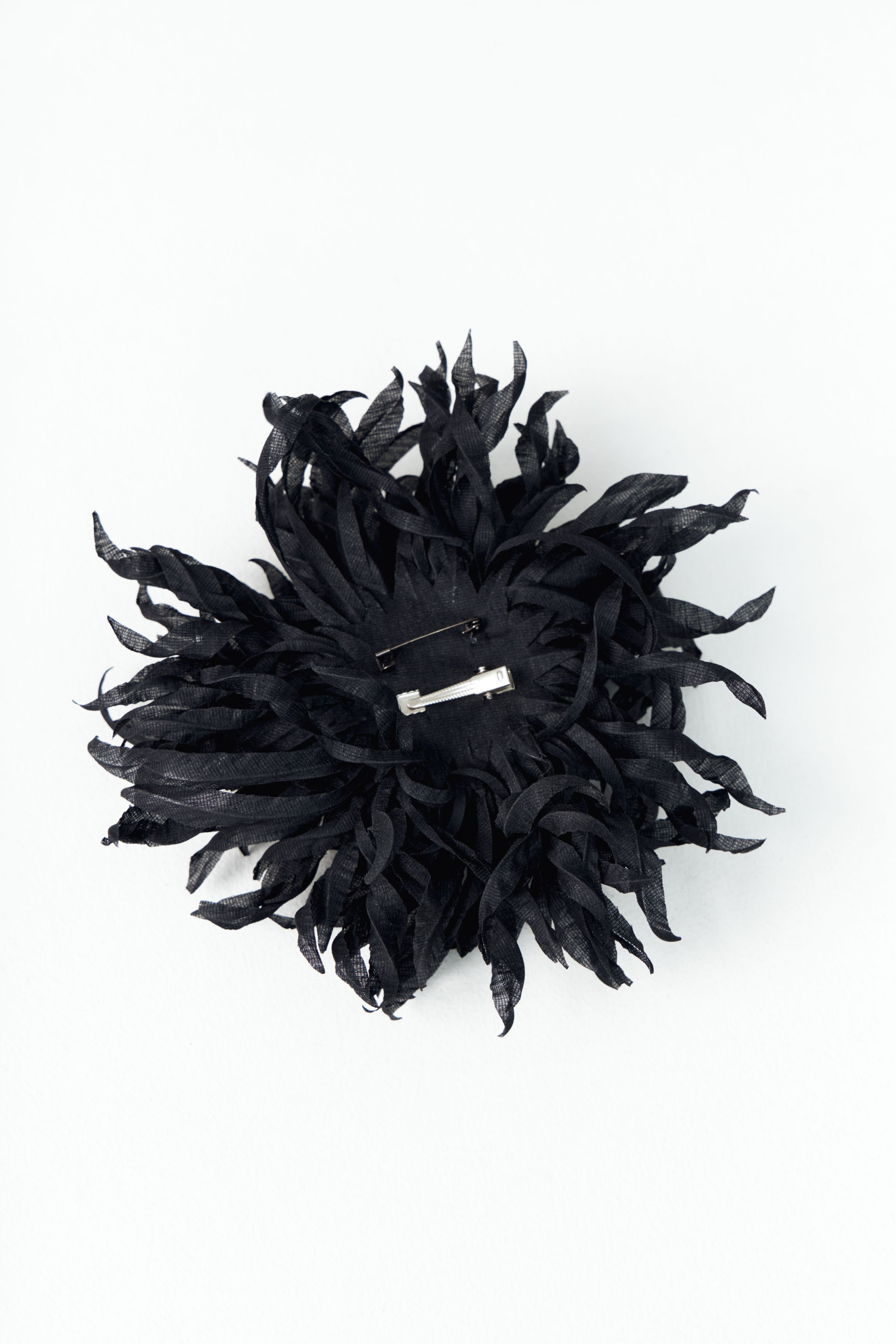 Брошь заколка Хризантема 00 Черный (noir) от Lesel (Лесель)! Заказывайте по ✆ 8 (800) 777 02 37