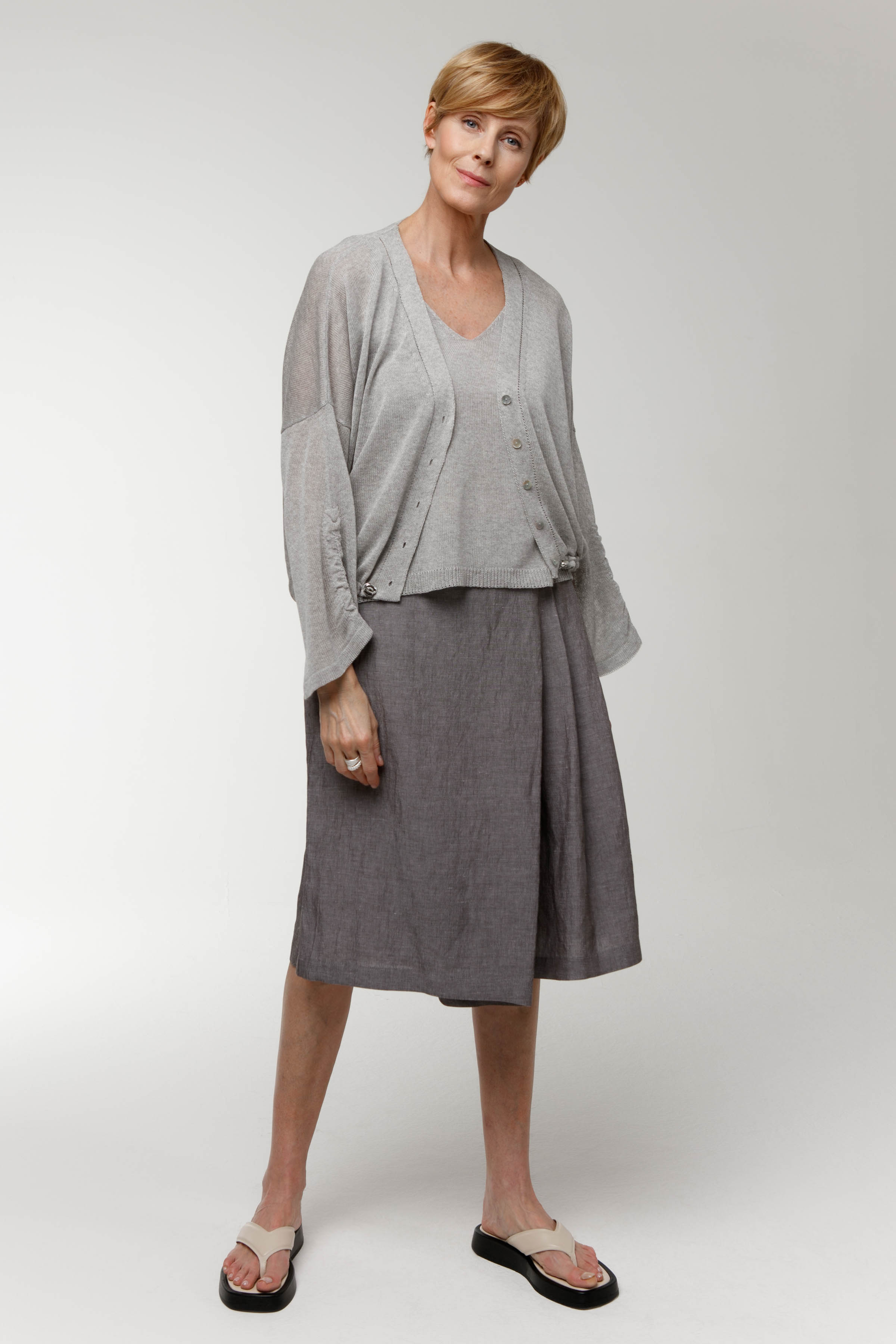 Брюки-юбка короткие, лён 15 Серый меланж (melange gris) от Lesel (Лесель)! Заказывайте по ✆ 8 (800) 777 02 37