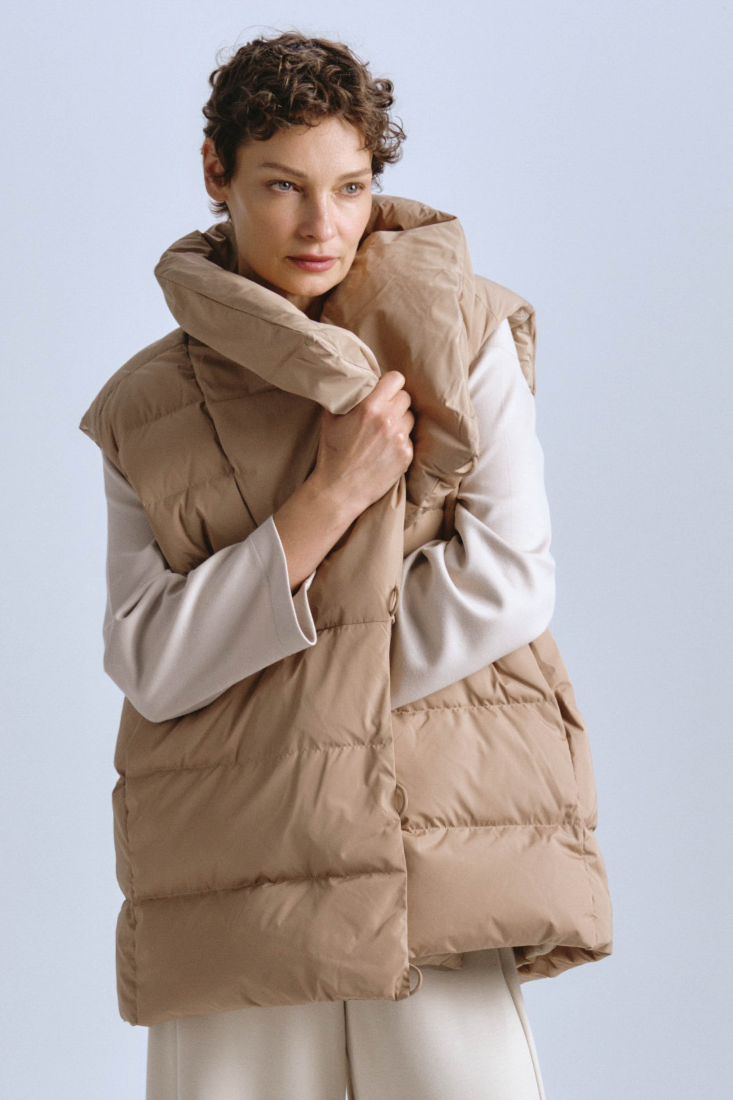 Жилет пуховый с навесными петлями 02 Песок (sable) от Lesel (Лесель)! Заказывайте по ✆ 8 (800) 777 02 37