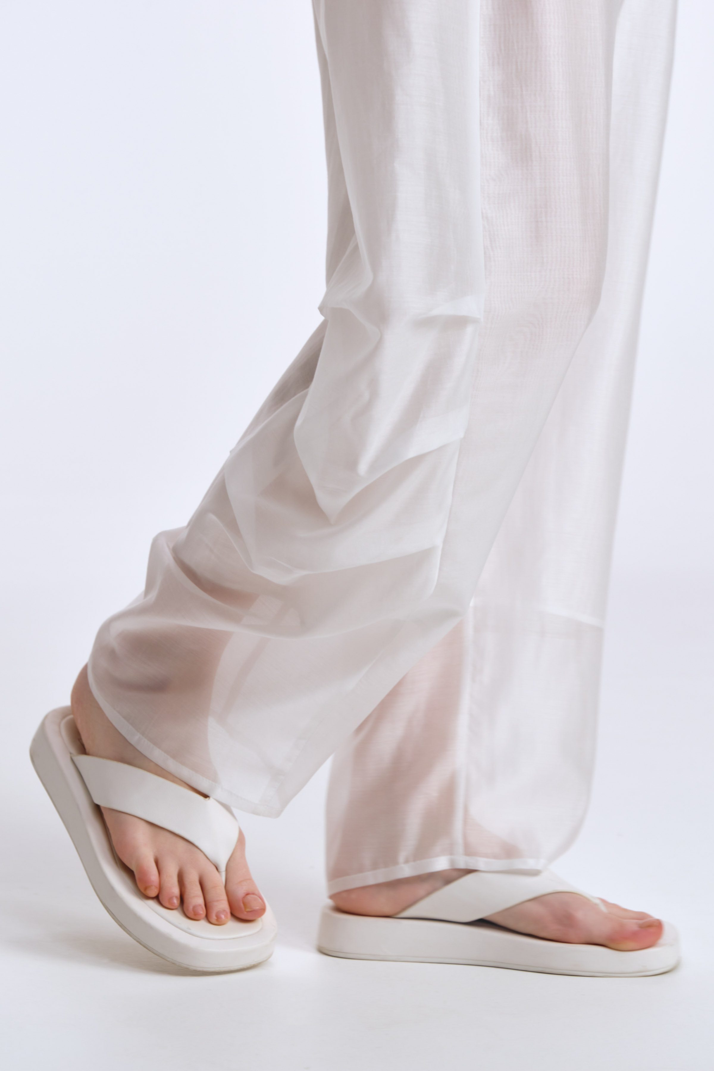 Брюки большой овал с защипами, прозрачные  от Lesel (Лесель)! Заказывайте по ✆ 8 (800) 777 02 37