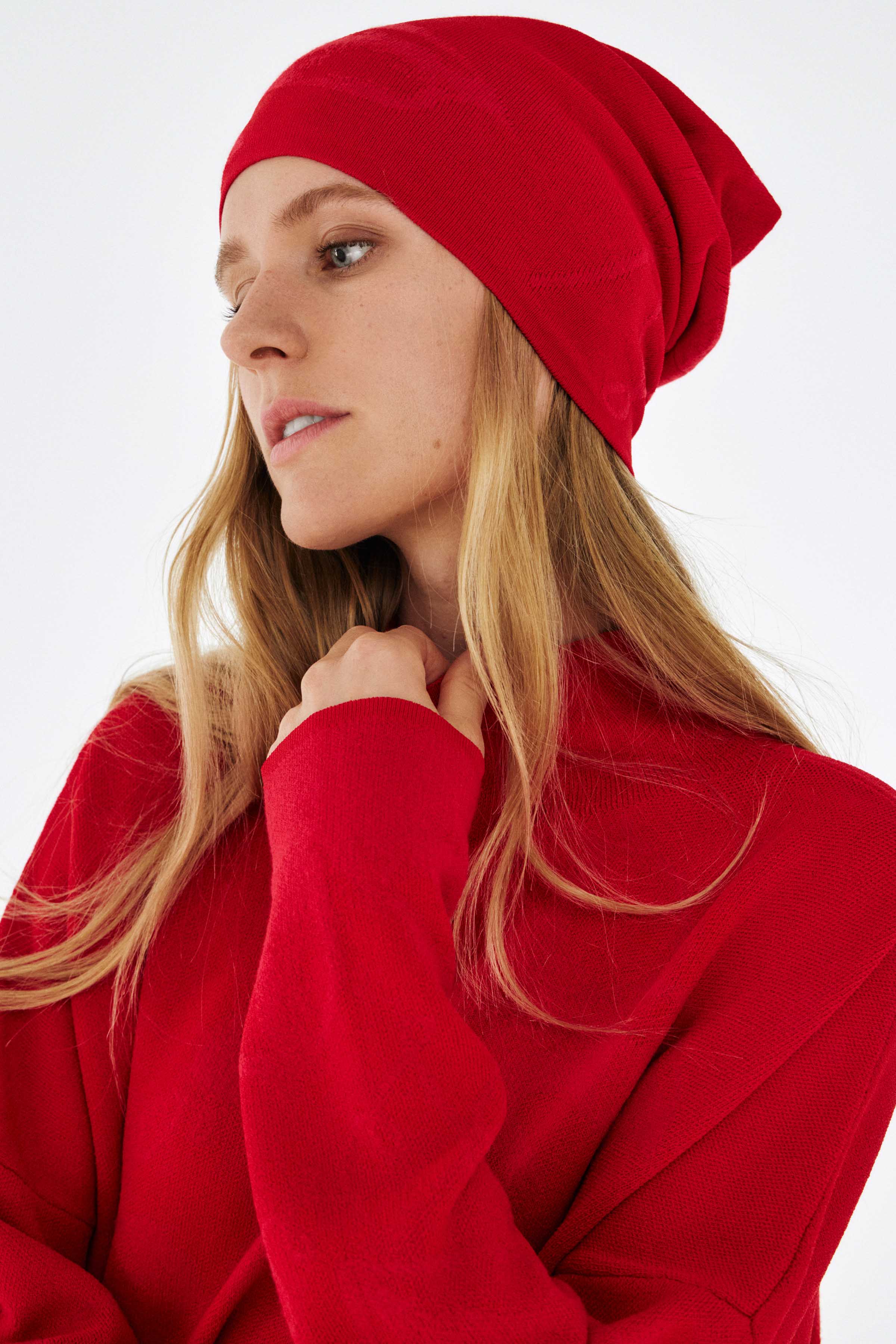 Шапка Орхидея 25 Огненно-красный (fiery red) от Lesel (Лесель)! Заказывайте по ✆ 8 (800) 777 02 37