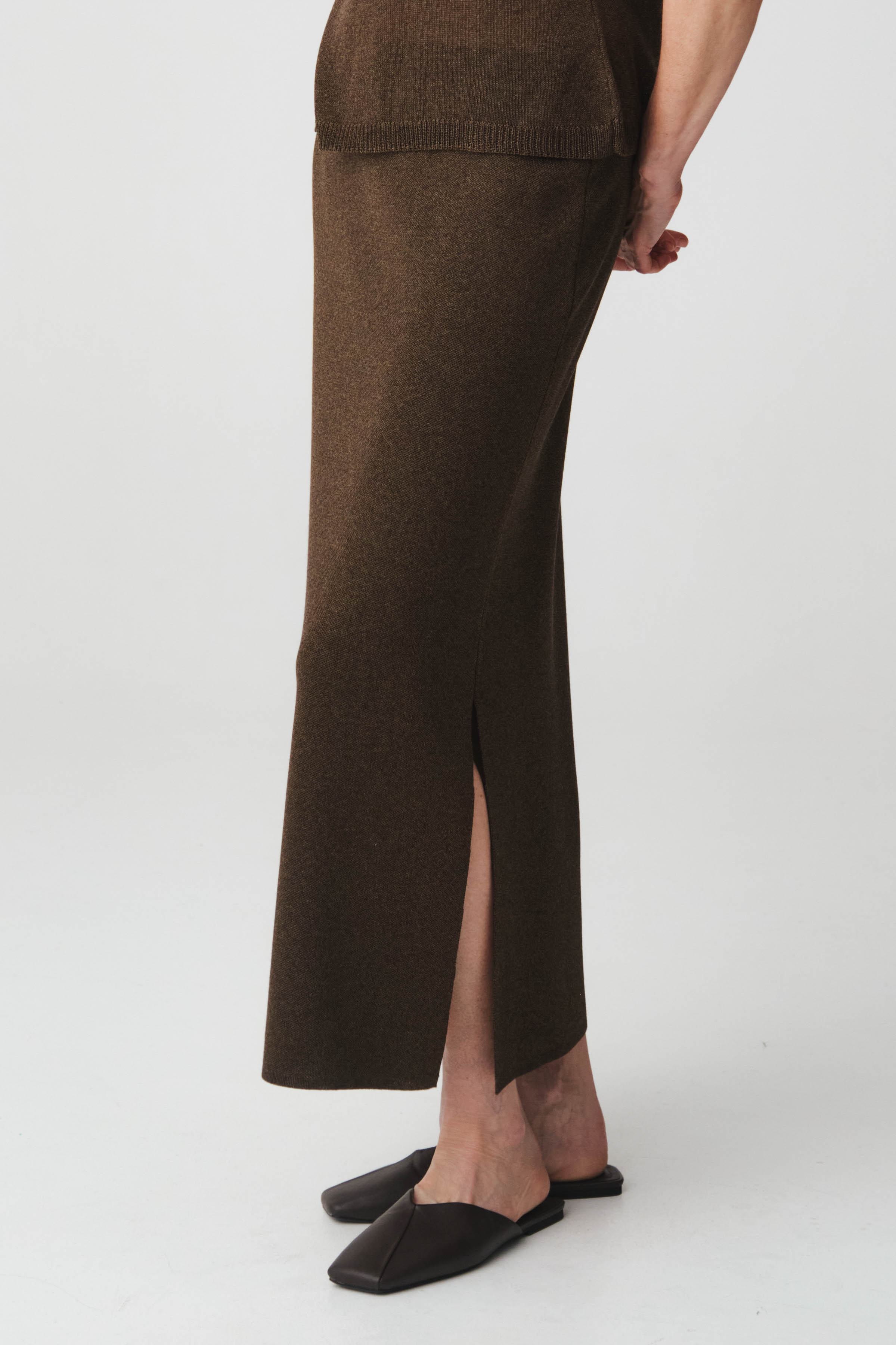 Юбка с разрезом гладкая