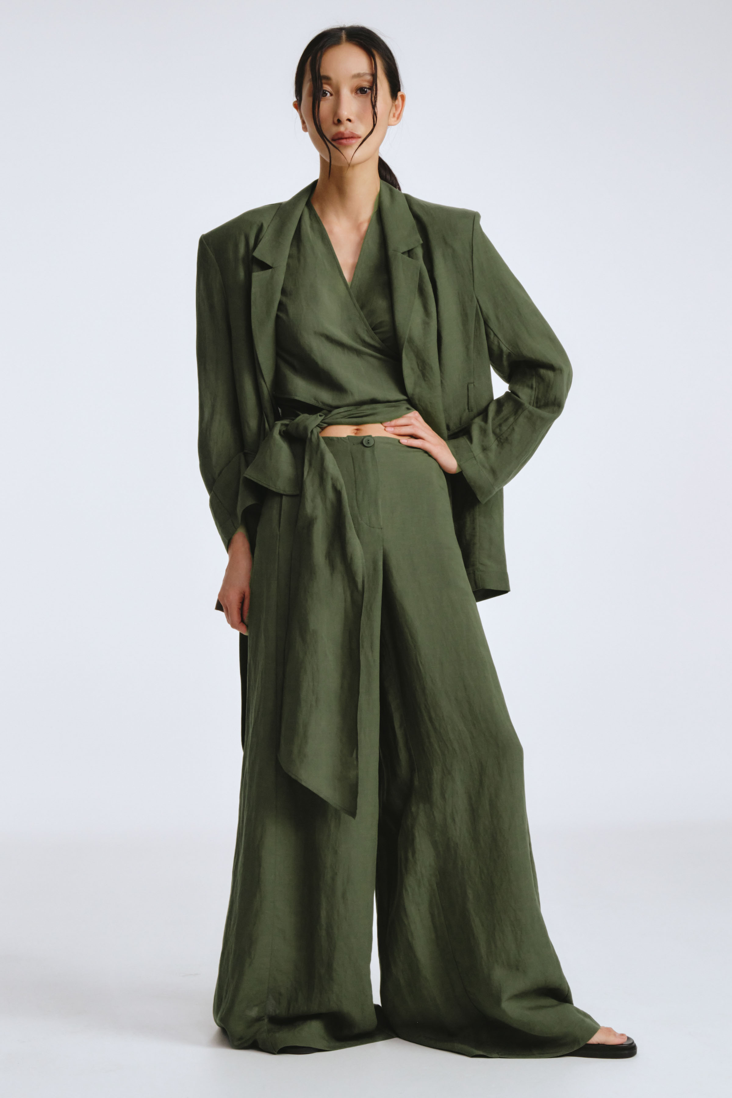 Брюки прямые с отлетными деталями, тонкий лен  от Lesel (Лесель)! Заказывайте по ✆ 8 (800) 777 02 37