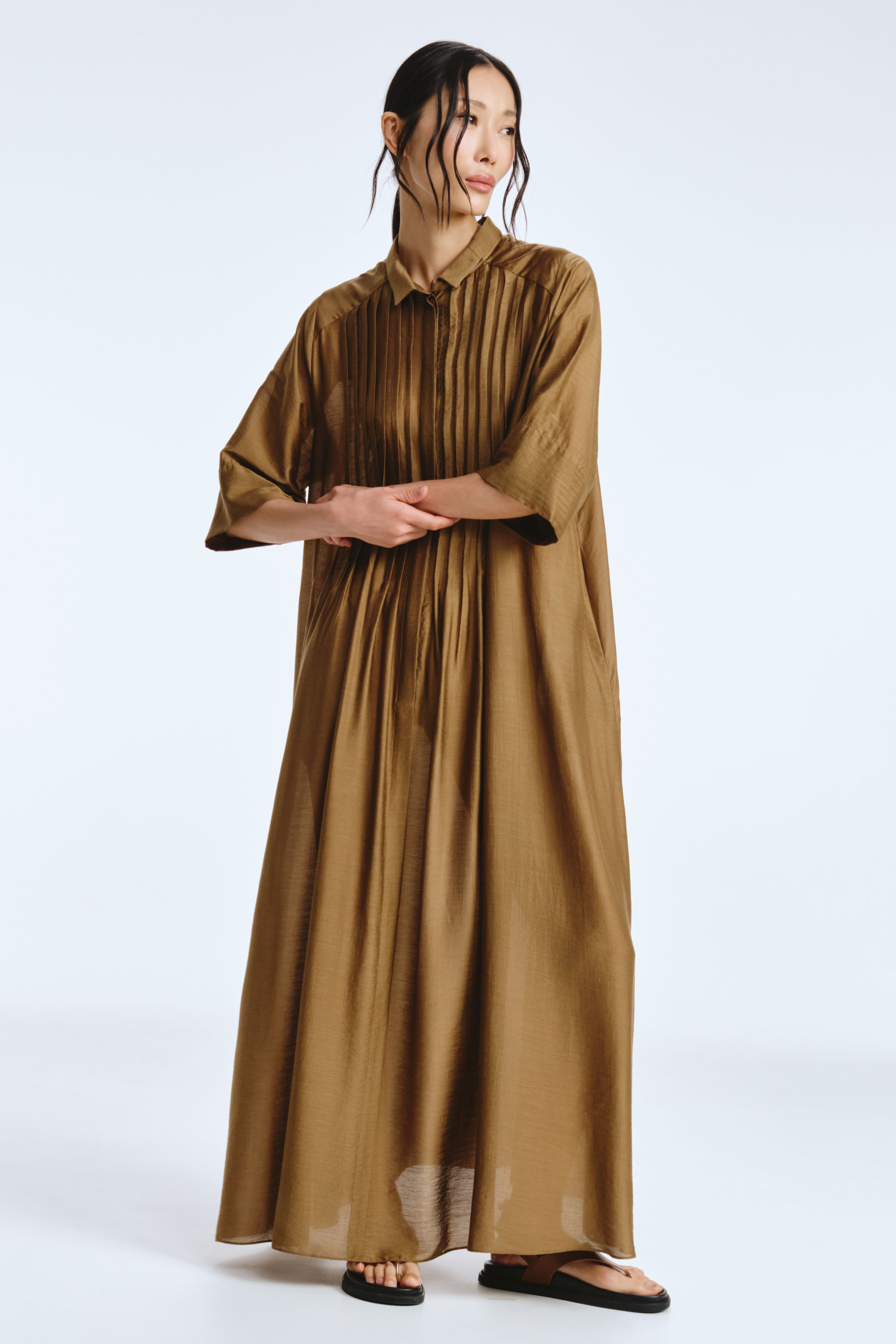 Платье рубашка с защипами 86 Бронза (bronze), 24 Кармин (carmine), 00 Черный (noir), 27 Вишня (cherry), 11 Антрацит (anthracite), 78 Полутень (penombre) от Lesel (Лесель)! Заказывайте по ✆ 8 (800) 777 02 37