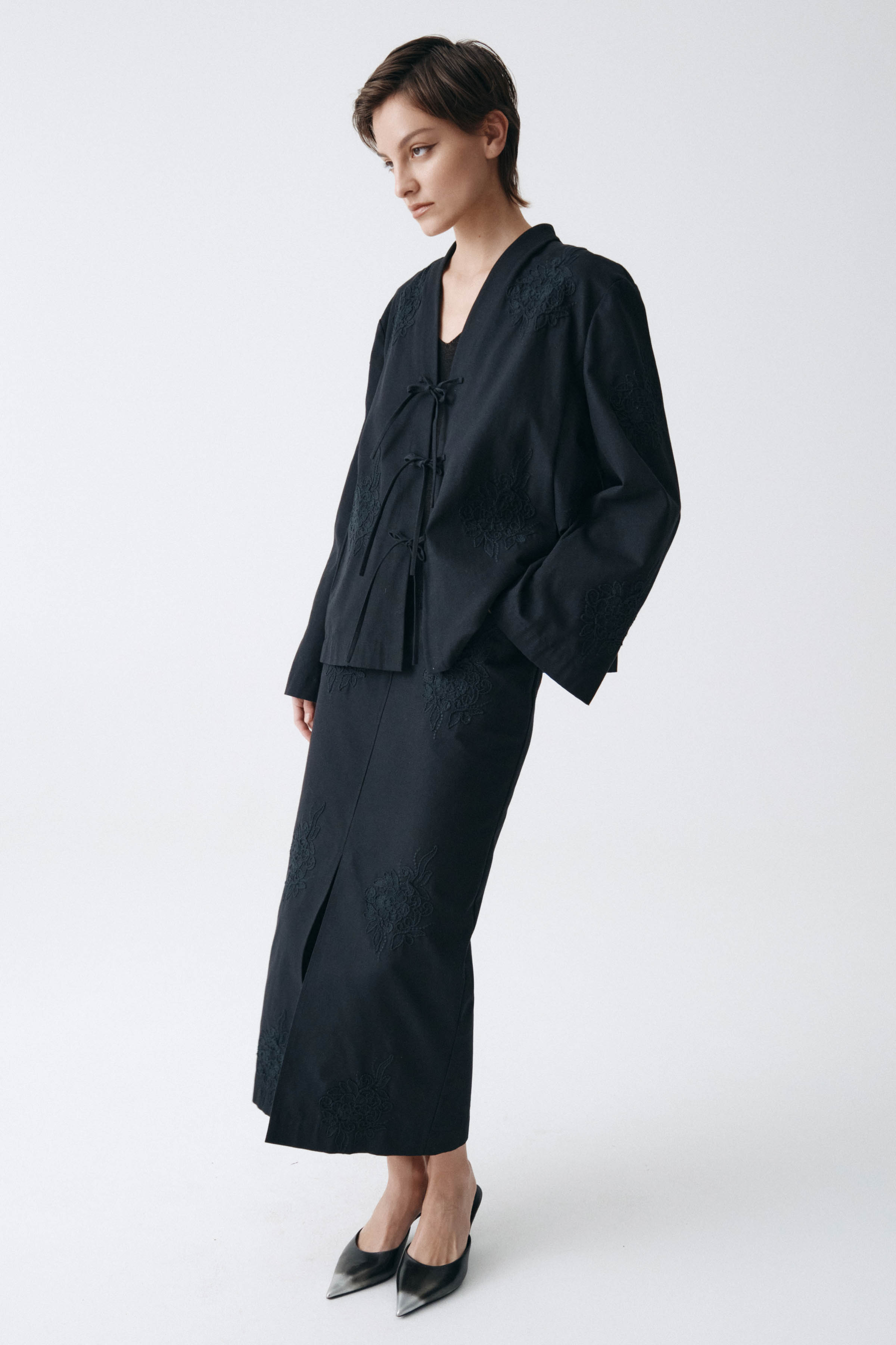 Жакет накидка с вышивкой, короткий  от Lesel (Лесель)! Заказывайте по ✆ 8 (800) 777 02 37