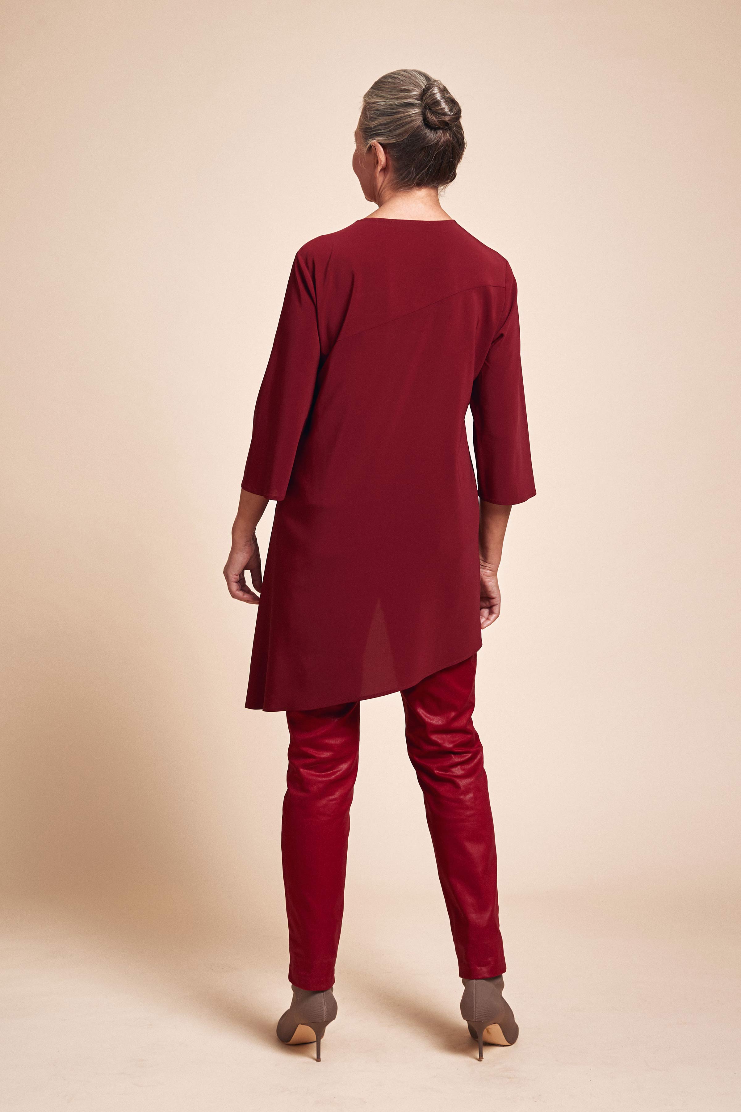 Блуза «Диагональ»   28 Бургундия (burgundy) от Lesel (Лесель)! Заказывайте по ✆ 8 (800) 777 02 37