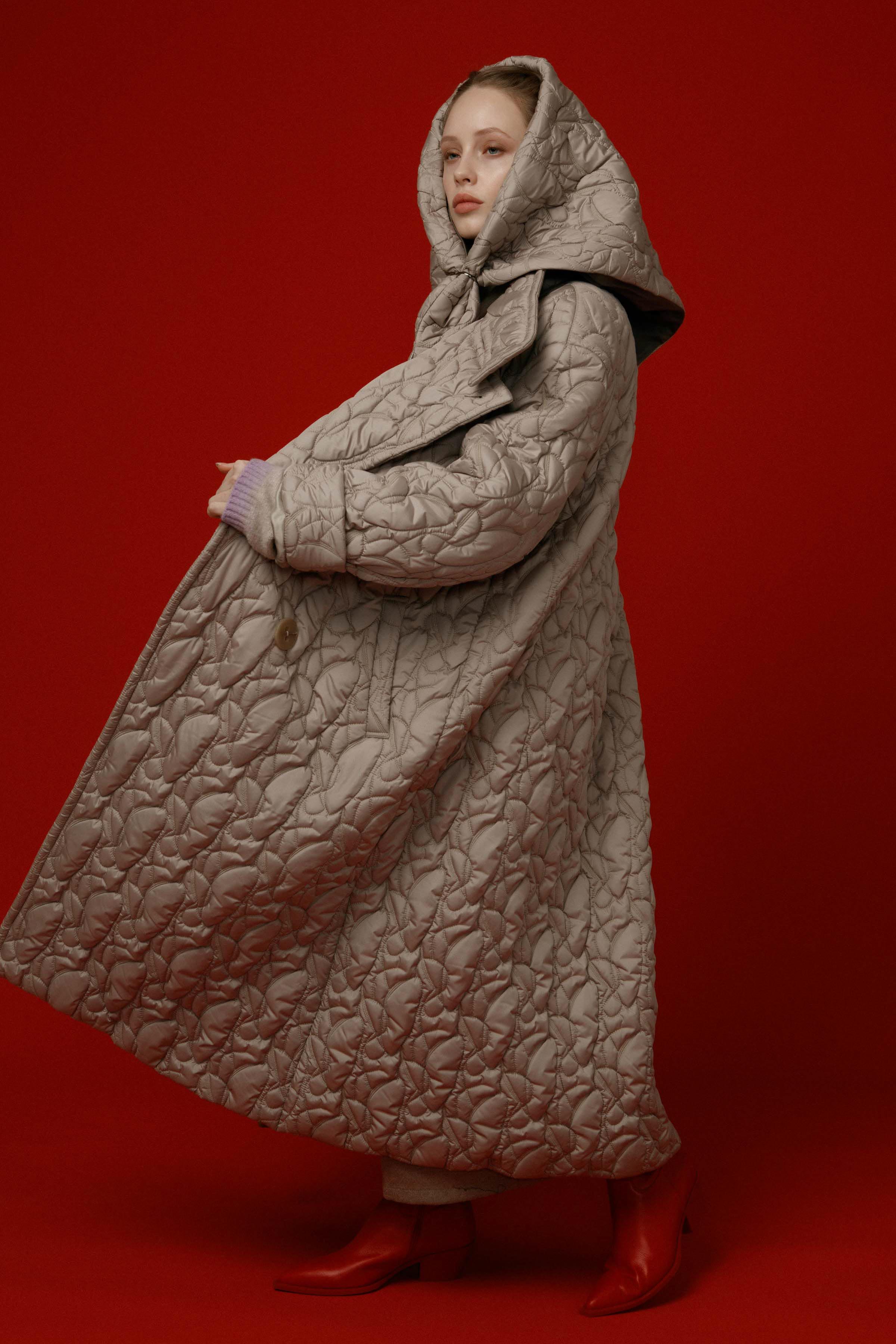 Пальто стеганое, с лацканами и воротником-стойкой 04 Бежевый камень (pierre beige) от Lesel (Лесель)! Заказывайте по ✆ 8 (800) 777 02 37