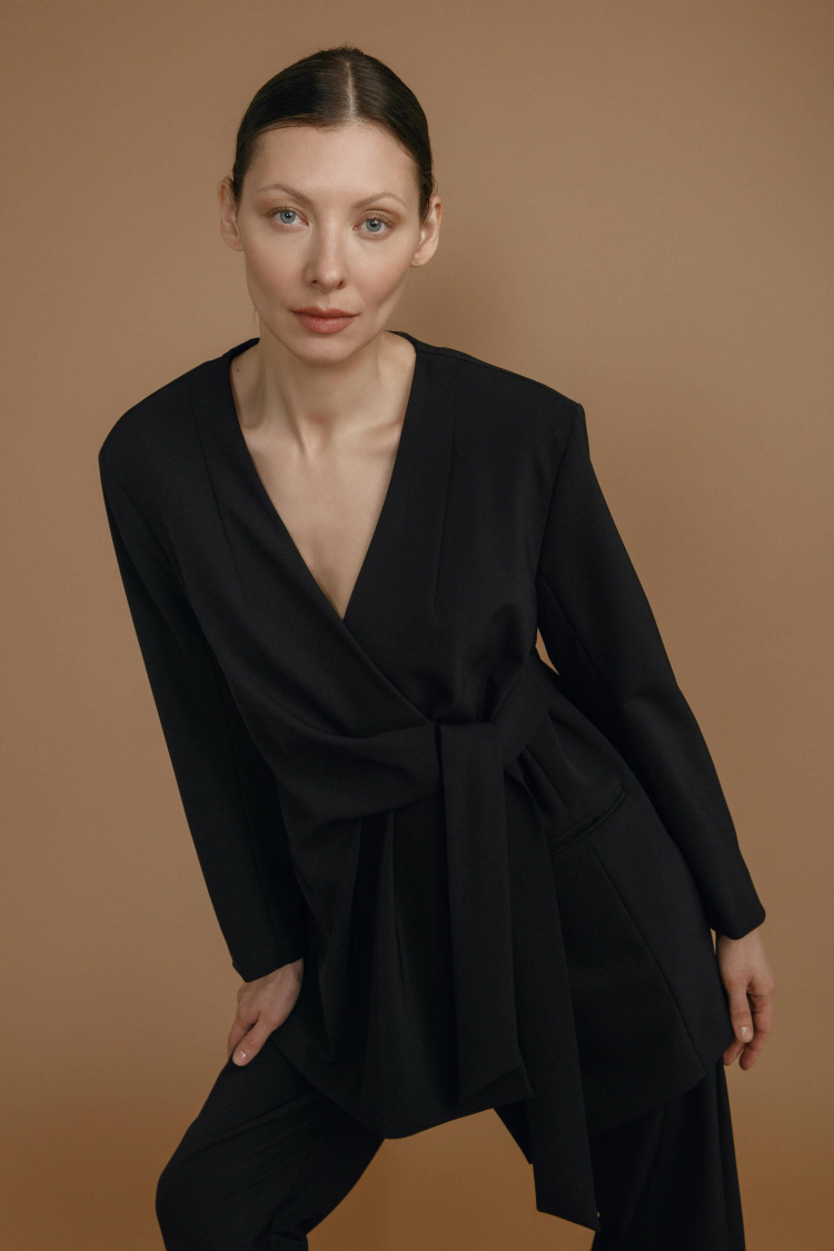 Жакет полуприталенный со складками