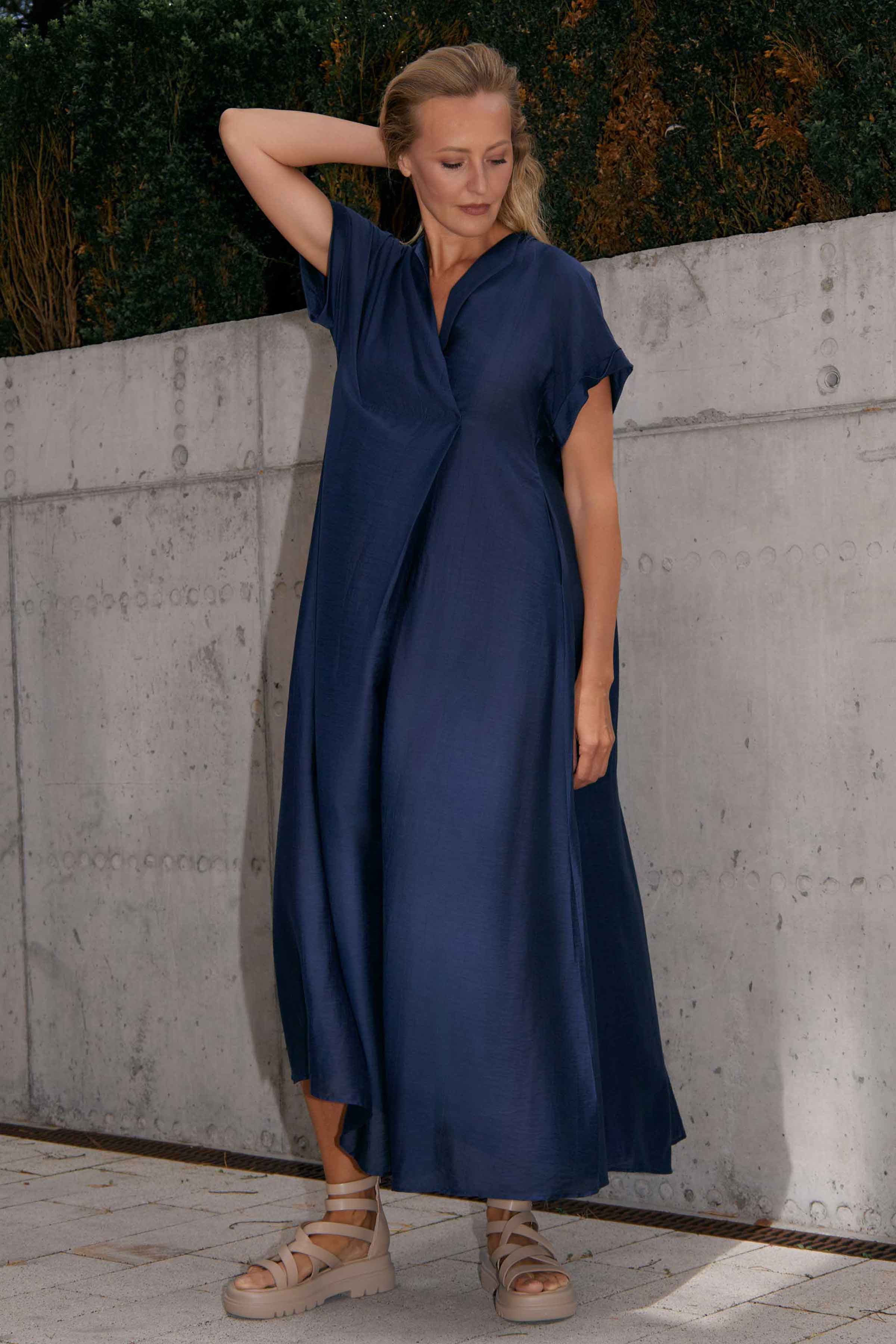 Платье Клёш с запахом, шёлк 38 Джинсовый (denim), 11 Антрацит (anthracite) от Lesel (Лесель)! Заказывайте по ✆ 8 (800) 777 02 37