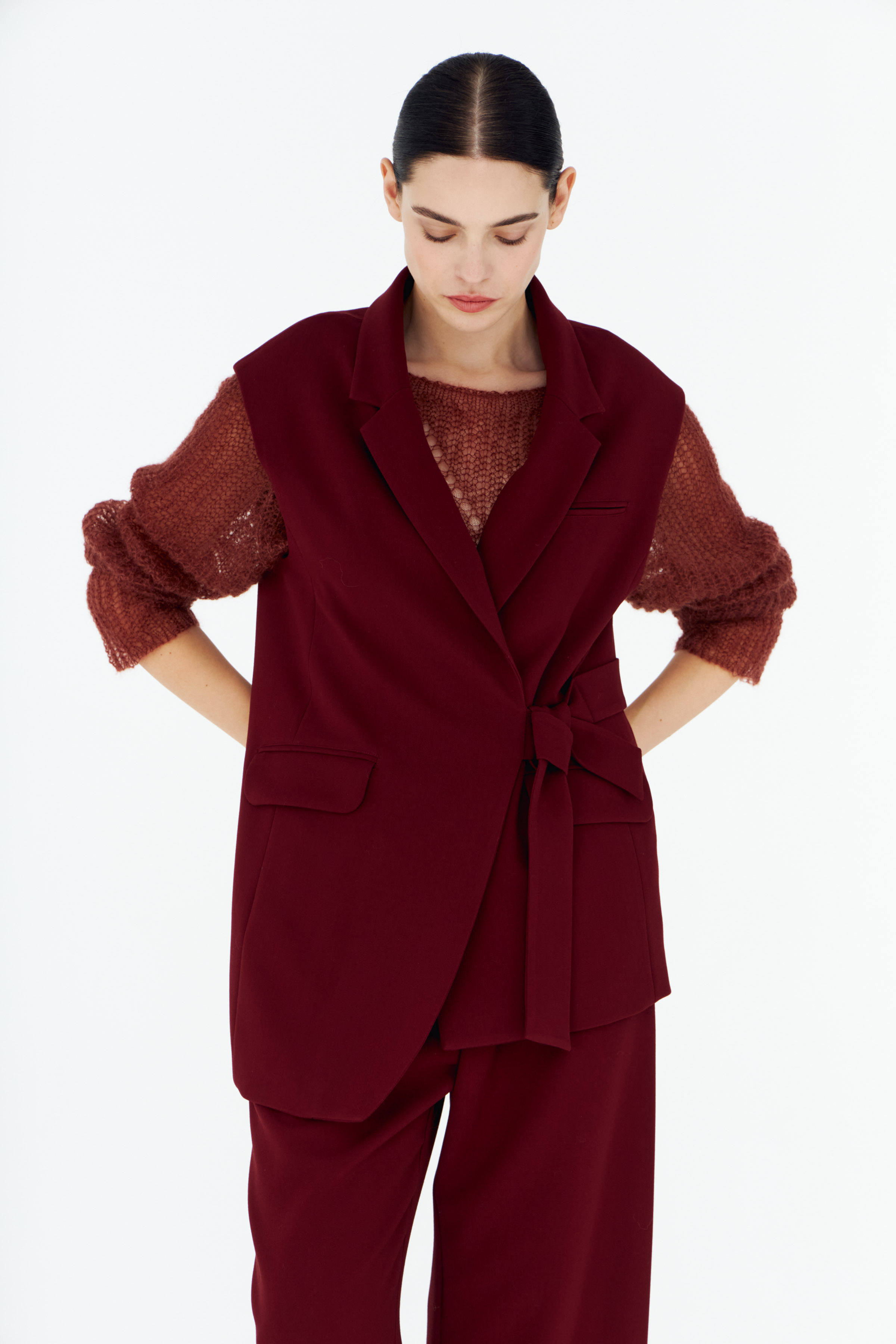 Жилет асимметрия, гладкий, с подкладом 27 Бордо (burdeaux) от Lesel (Лесель)! Заказывайте по ✆ 8 (800) 777 02 37