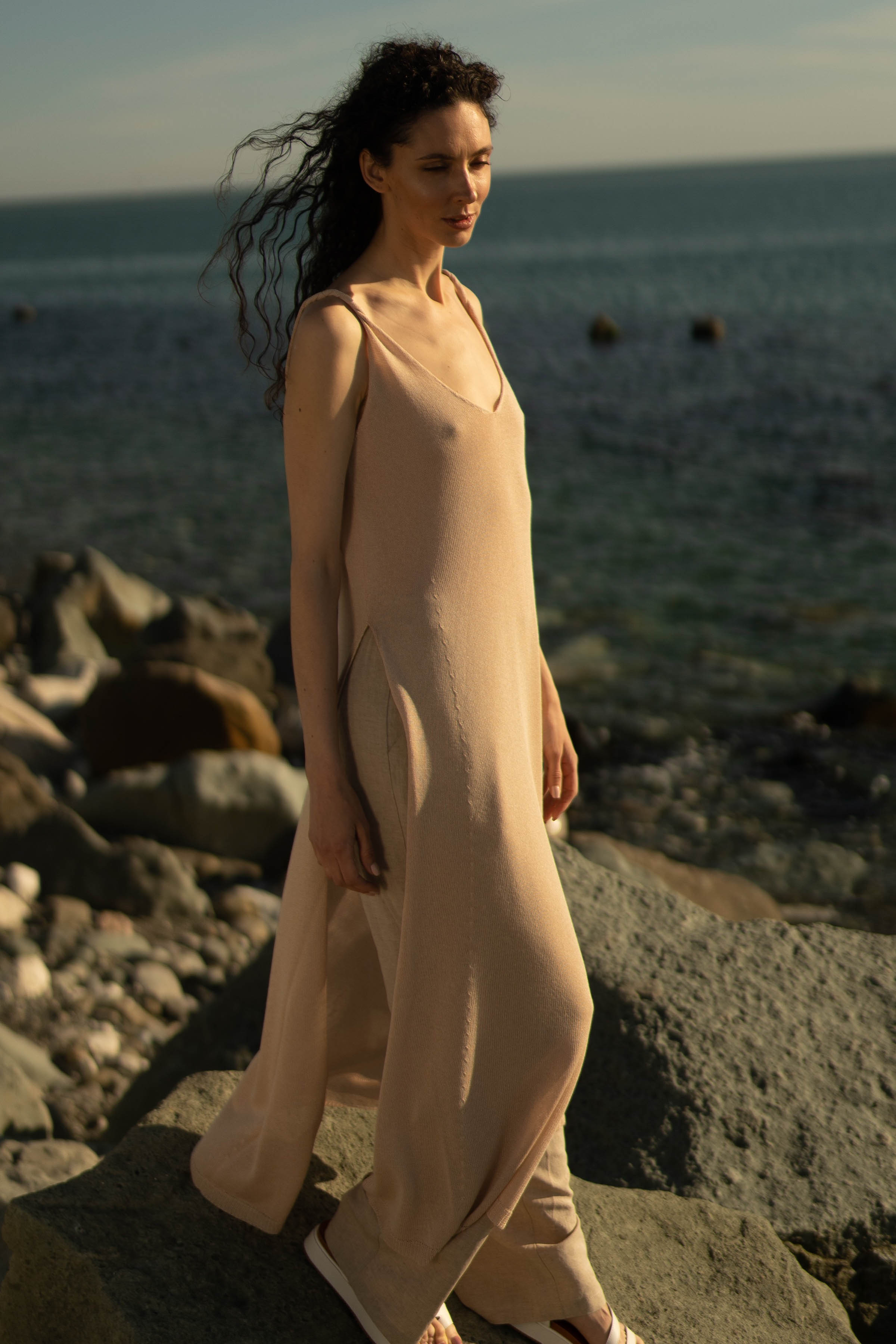 Платье длинное с разрезом 09 Крем-брюле (creme-brjule) от Lesel (Лесель)! Заказывайте по ✆ 8 (800) 777 02 37