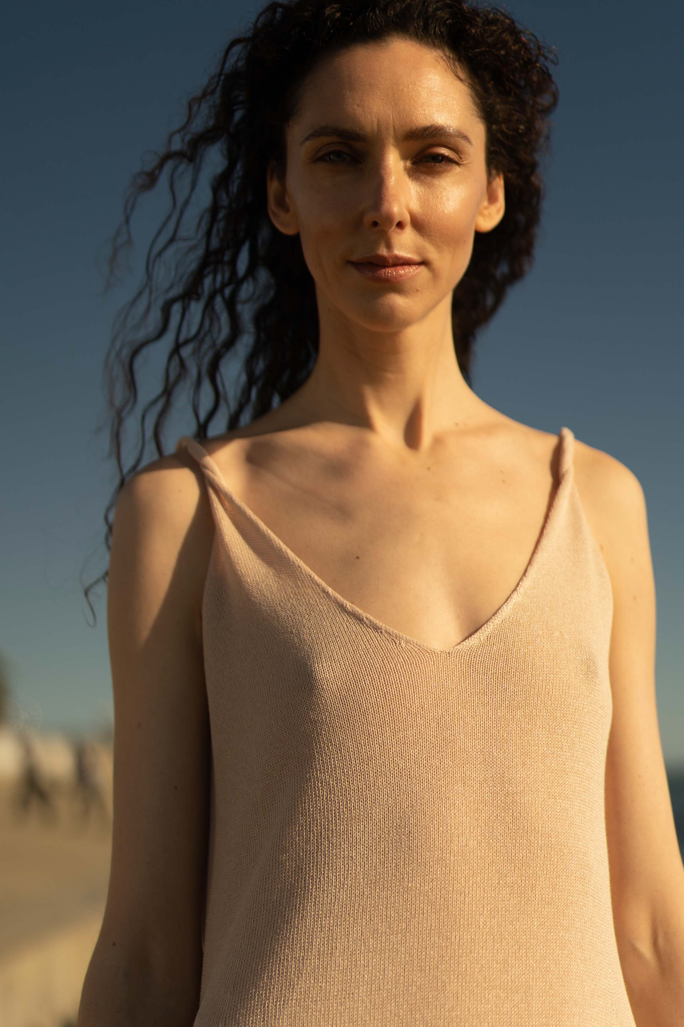 Платье длинное с разрезом 09 Крем-брюле (creme-brjule) от Lesel (Лесель)! Заказывайте по ✆ 8 (800) 777 02 37