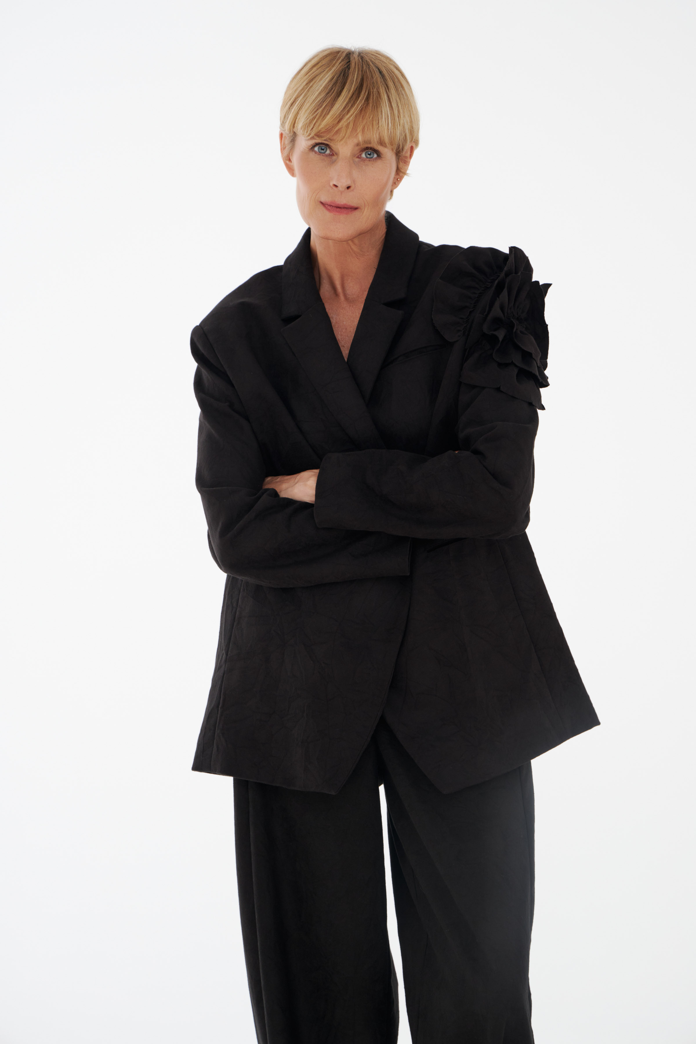 Жакет мятый, с декором, на подкладке 00 Черный (noir) от Lesel (Лесель)! Заказывайте по ✆ 8 (800) 777 02 37