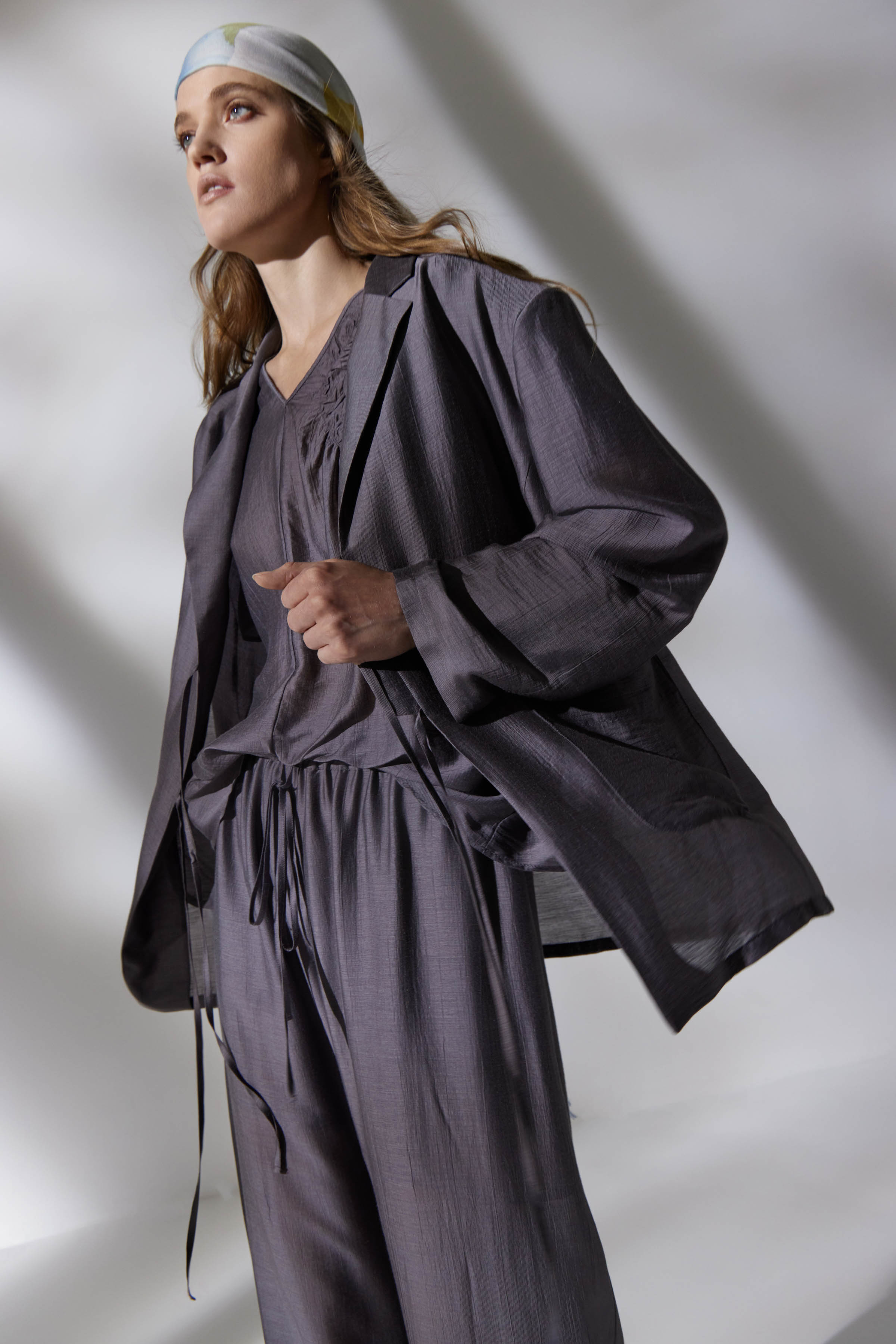 Блуза с декором, шёлк 11 Антрацит (anthracite) от Lesel (Лесель)! Заказывайте по ✆ 8 (800) 777 02 37