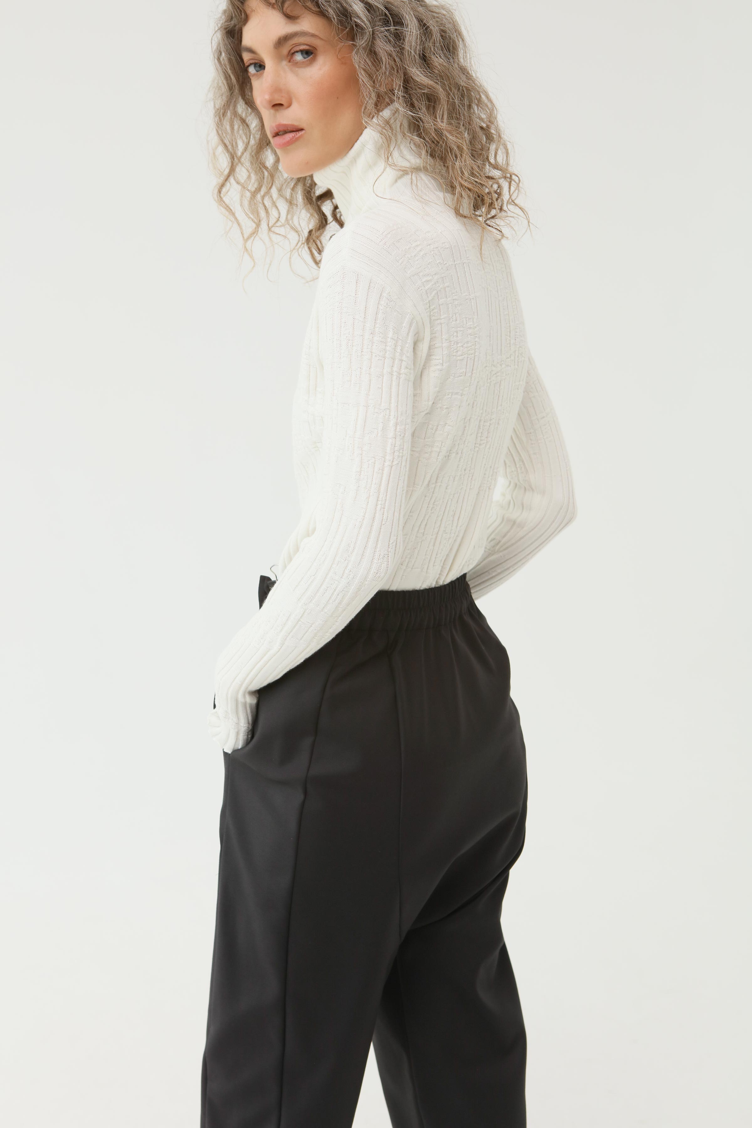 Брюки джоггеры плотный хлопок  от Lesel (Лесель)! Заказывайте по ✆ 8 (800) 777 02 37