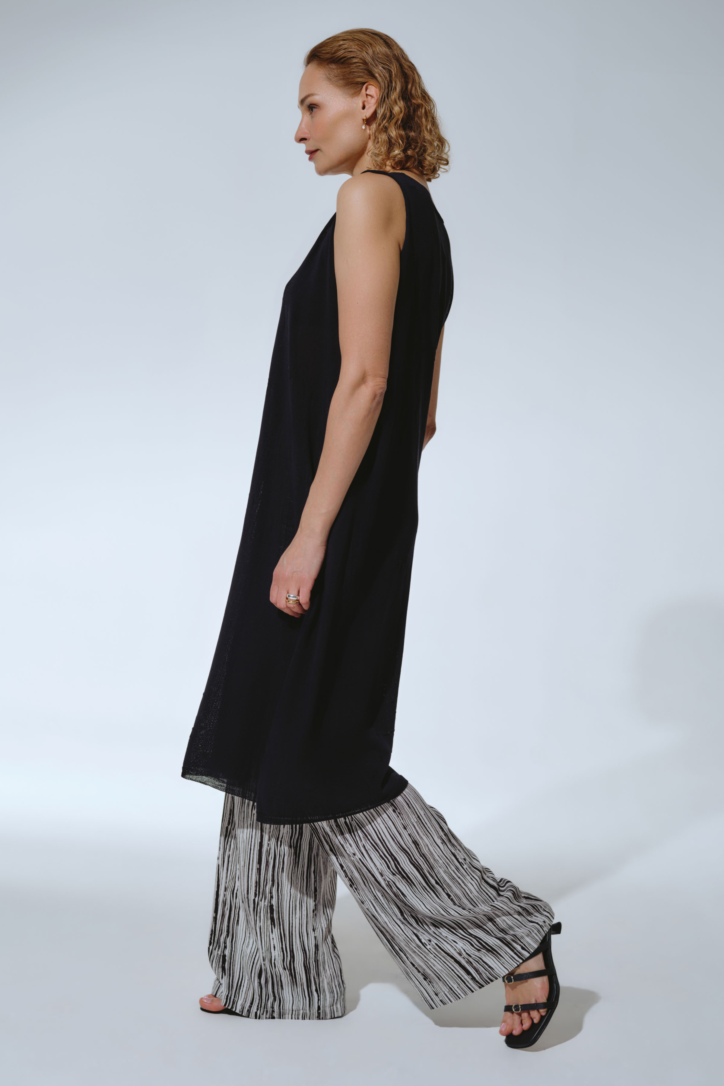 Платье с разрезом