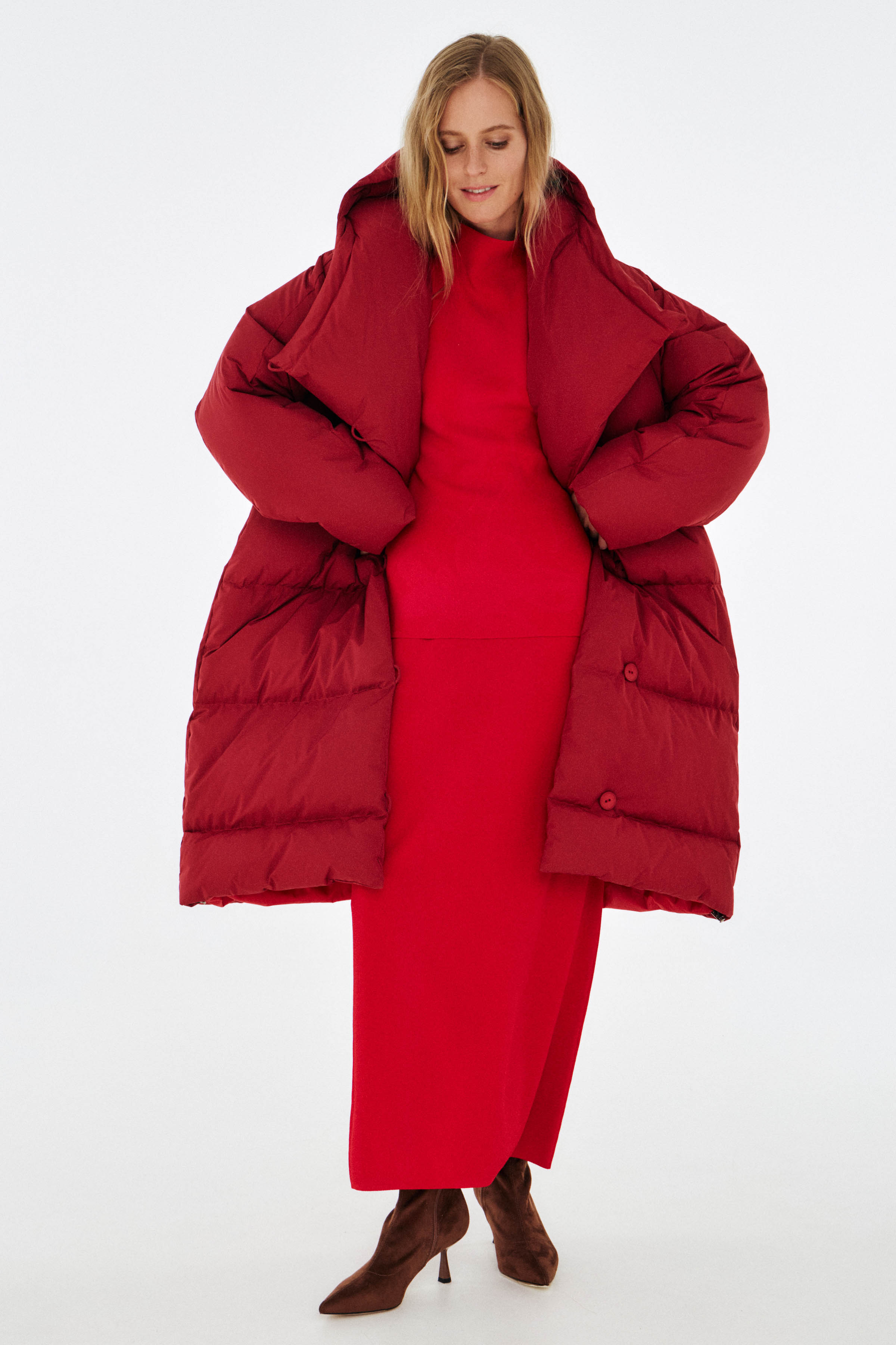 Пальто пуховое с навесными петлями 28 Ягода (baie) от Lesel (Лесель)! Заказывайте по ✆ 8 (800) 777 02 37