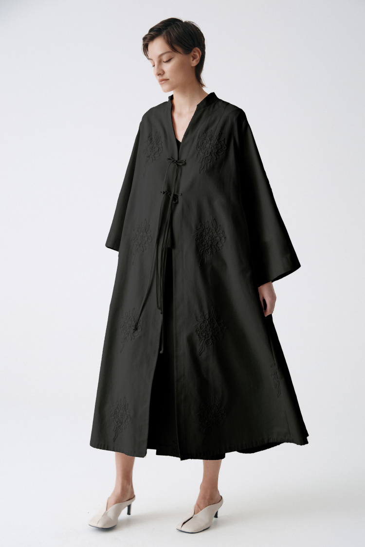 Жакет накидка с вышивкой