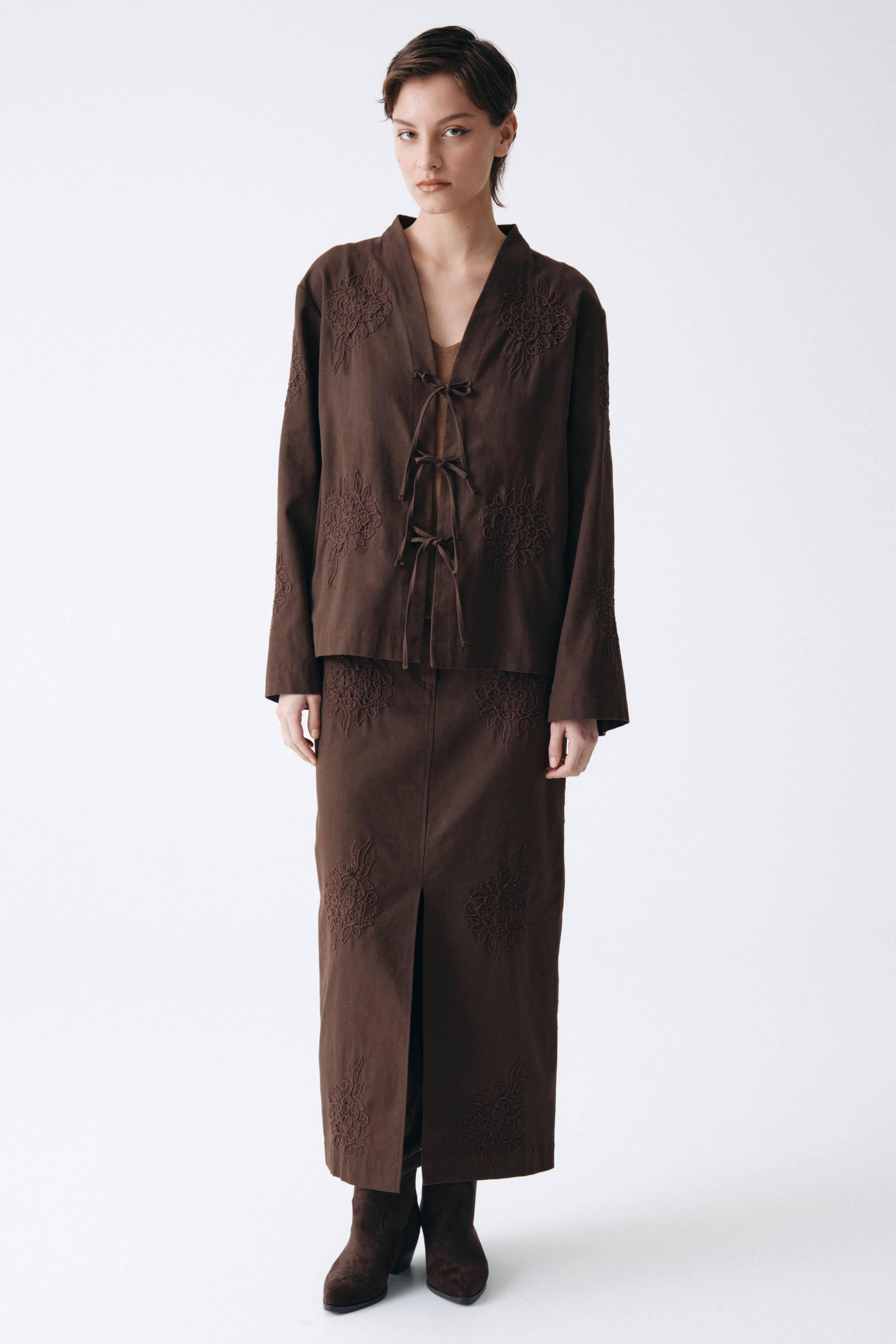 Жакет накидка с вышивкой, короткий  от Lesel (Лесель)! Заказывайте по ✆ 8 (800) 777 02 37