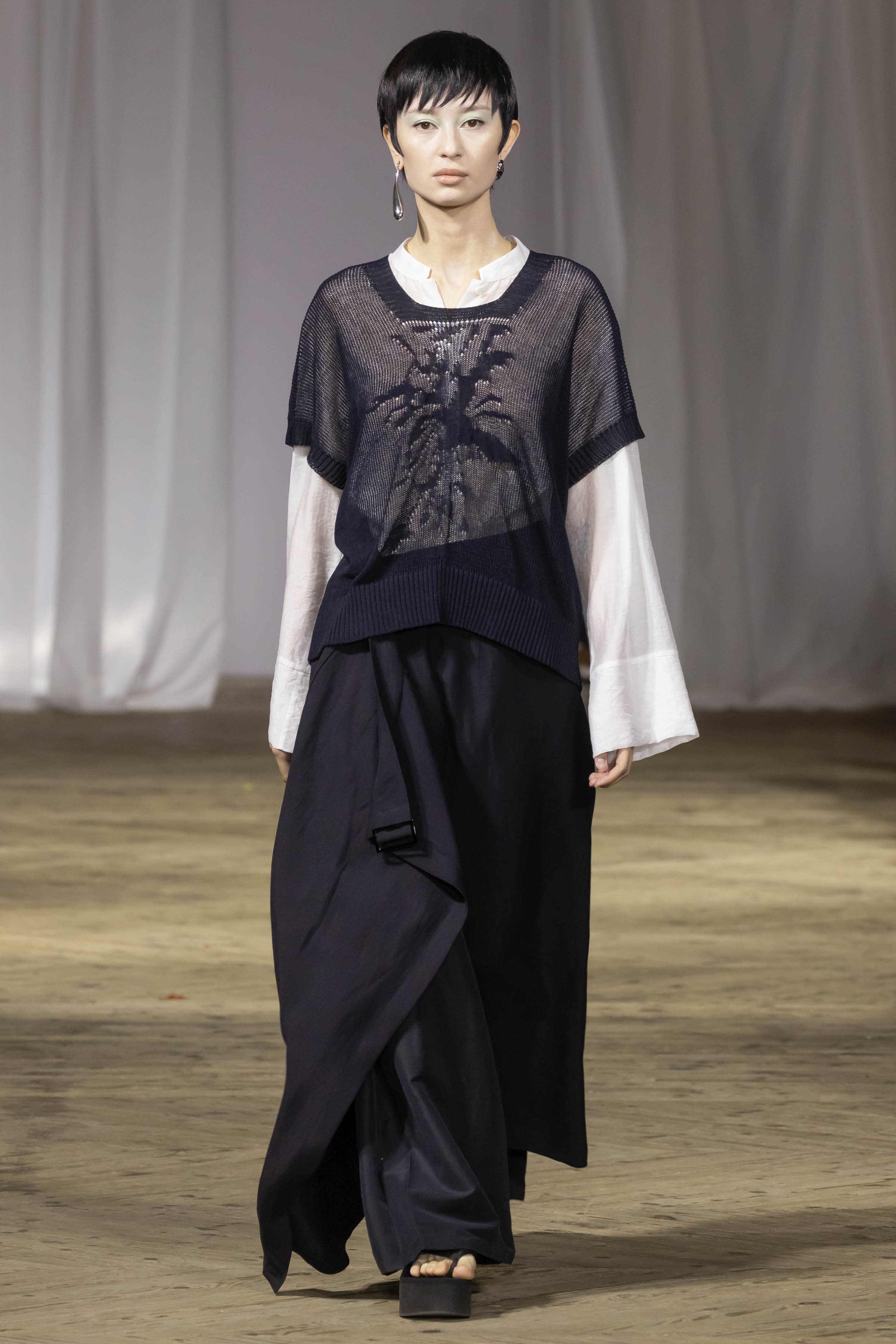 Юбка прямая с запахом 00 Черный (noir) от Lesel (Лесель)! Заказывайте по ✆ 8 (800) 777 02 37