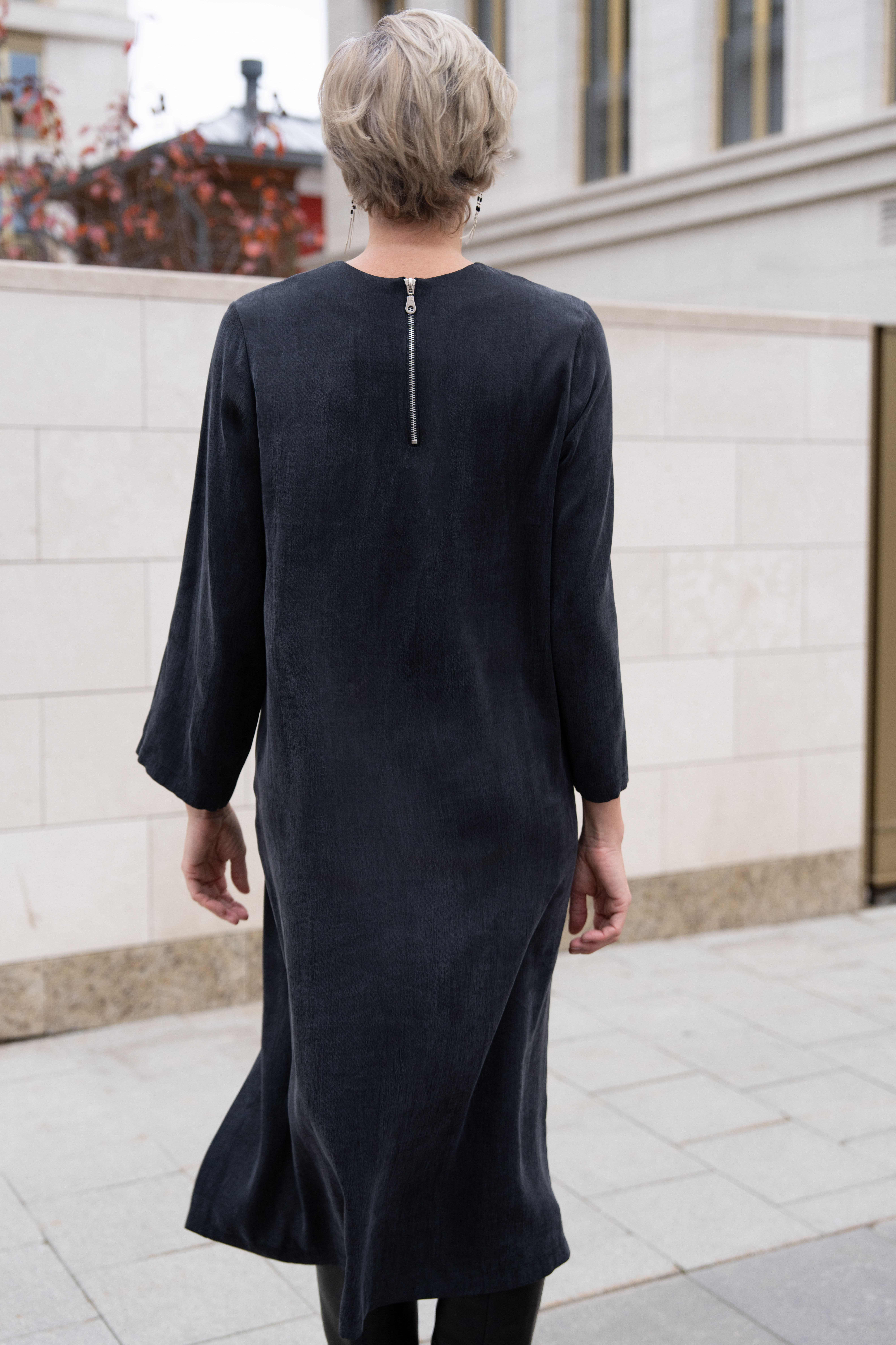 Платье со сложной драпировкой, вареный шелк 11 Антрацит (anthracite), 71 Мокко меланж (melange mocco) от Lesel (Лесель)! Заказывайте по ✆ 8 (800) 777 02 37