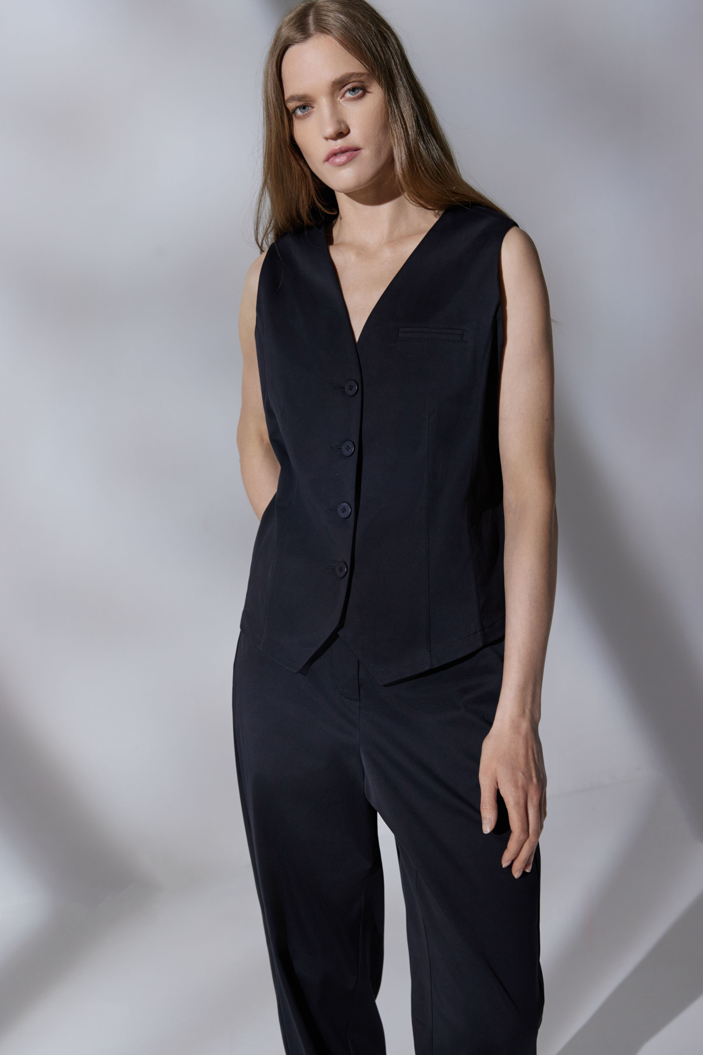 Жилет На 4 пуговицы, эластичный хлопок 32 Сумерки (crepuscule) от Lesel (Лесель)! Заказывайте по ✆ 8 (800) 777 02 37