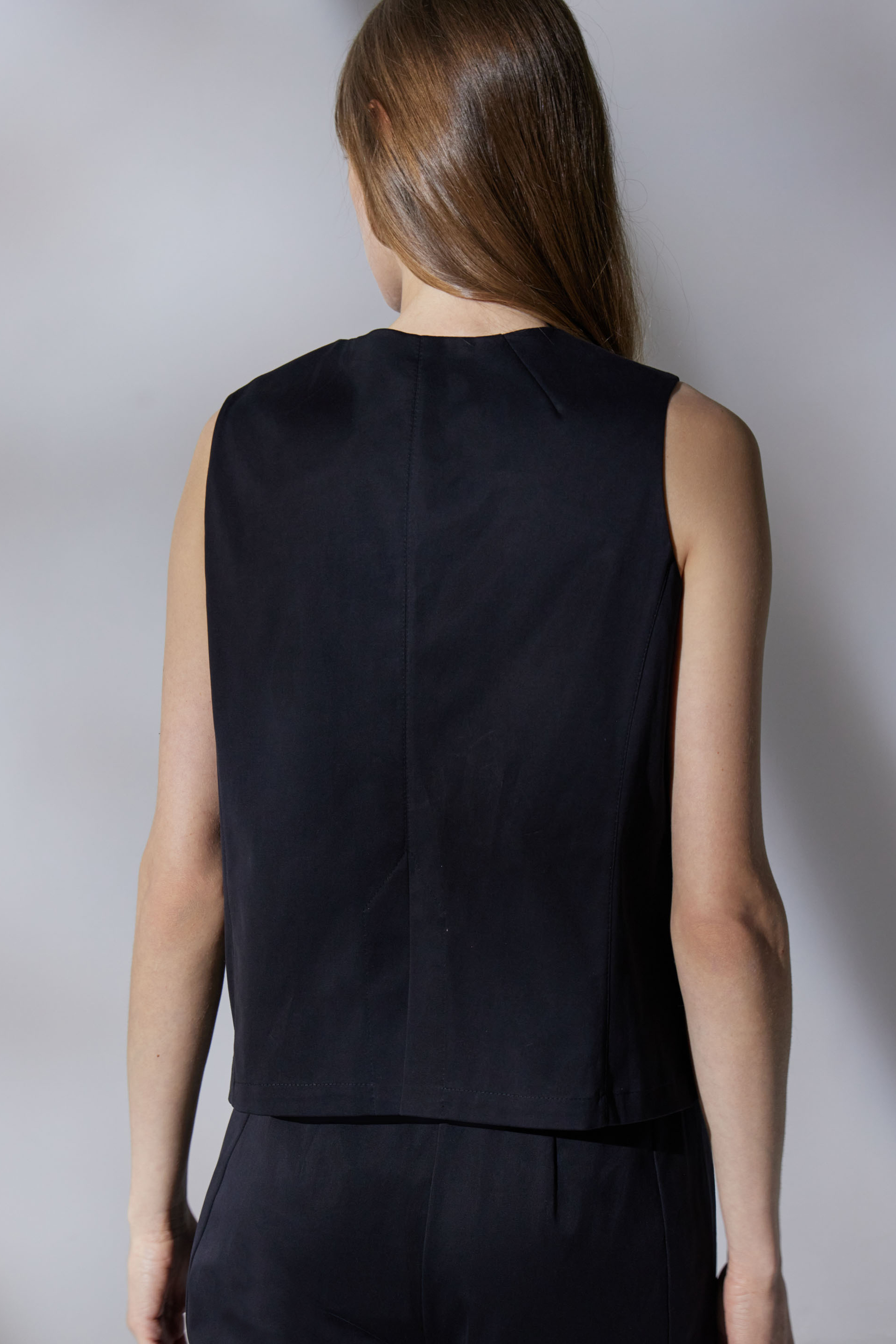 Жилет На 4 пуговицы, эластичный хлопок 32 Сумерки (crepuscule) от Lesel (Лесель)! Заказывайте по ✆ 8 (800) 777 02 37