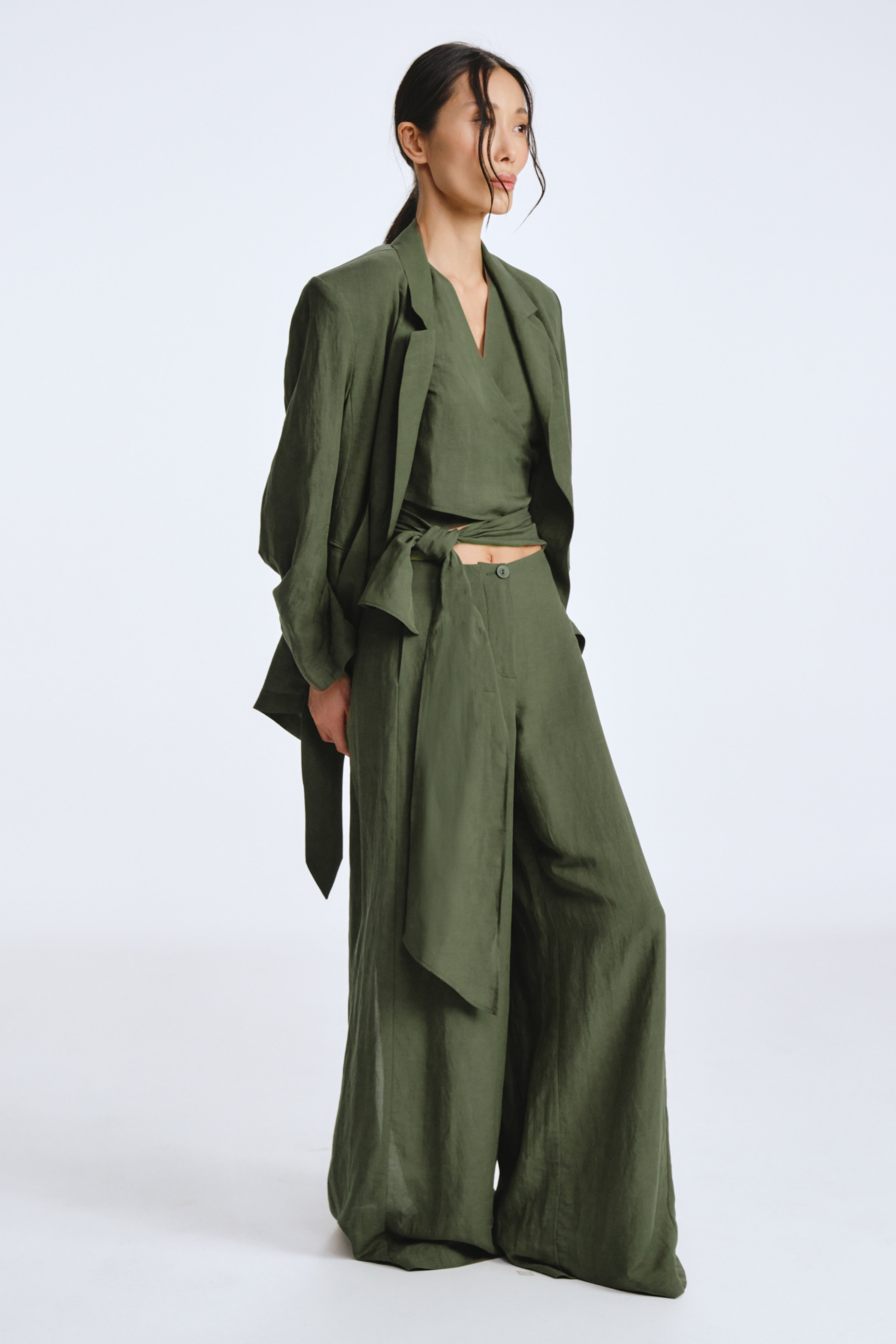 Брюки прямые с отлетными деталями, тонкий лен