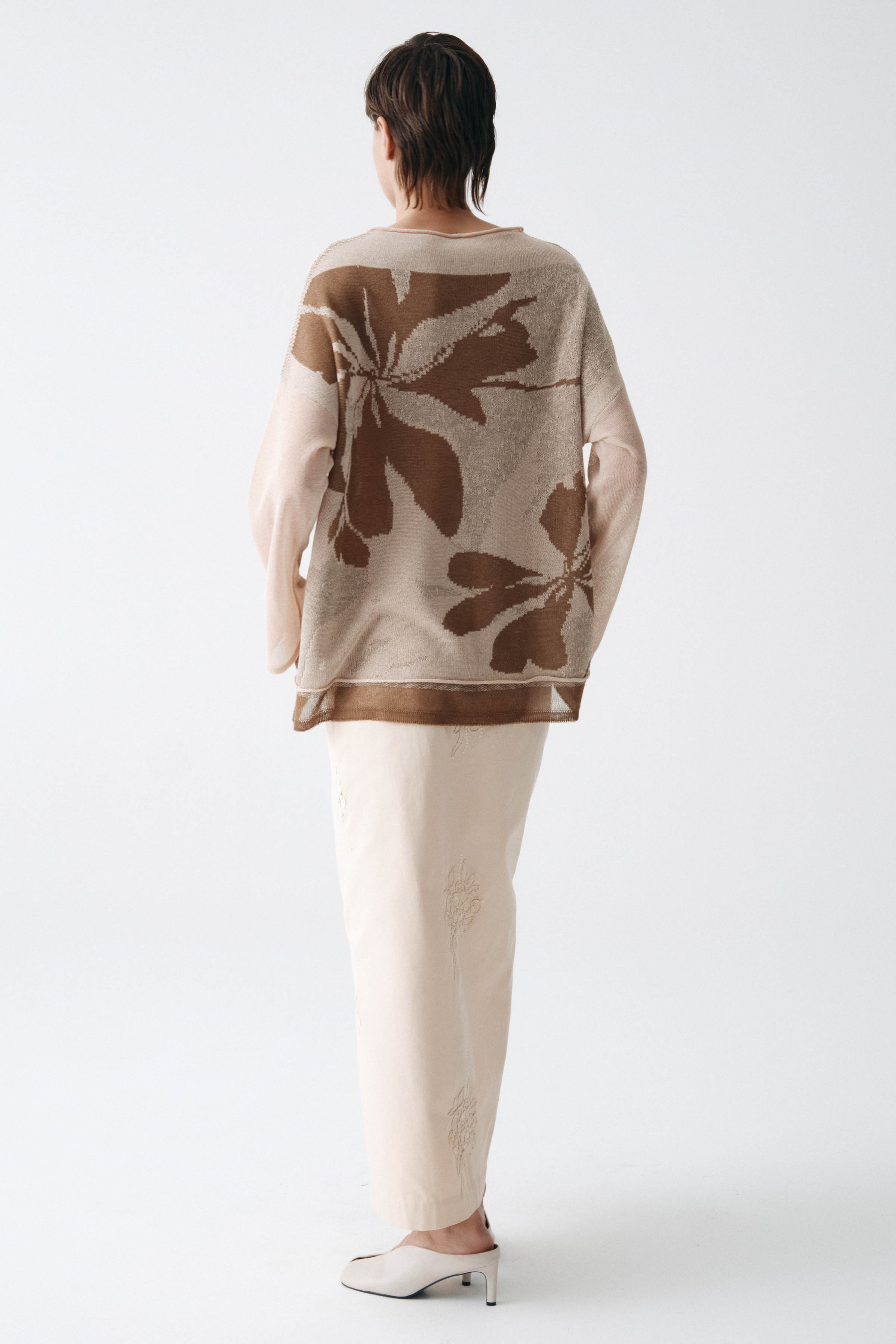 Юбка прямая с вышивкой