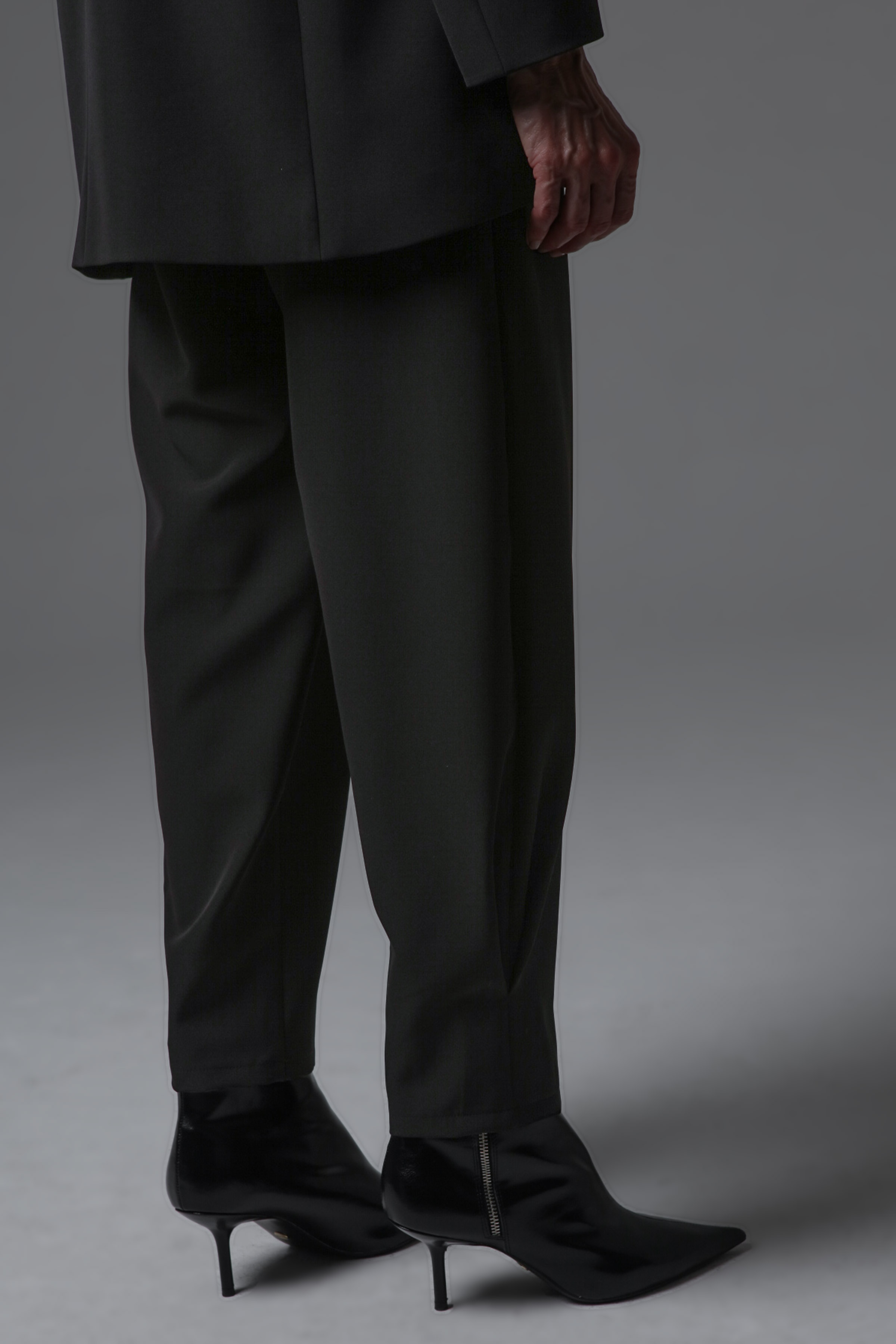 Брюки с защипами