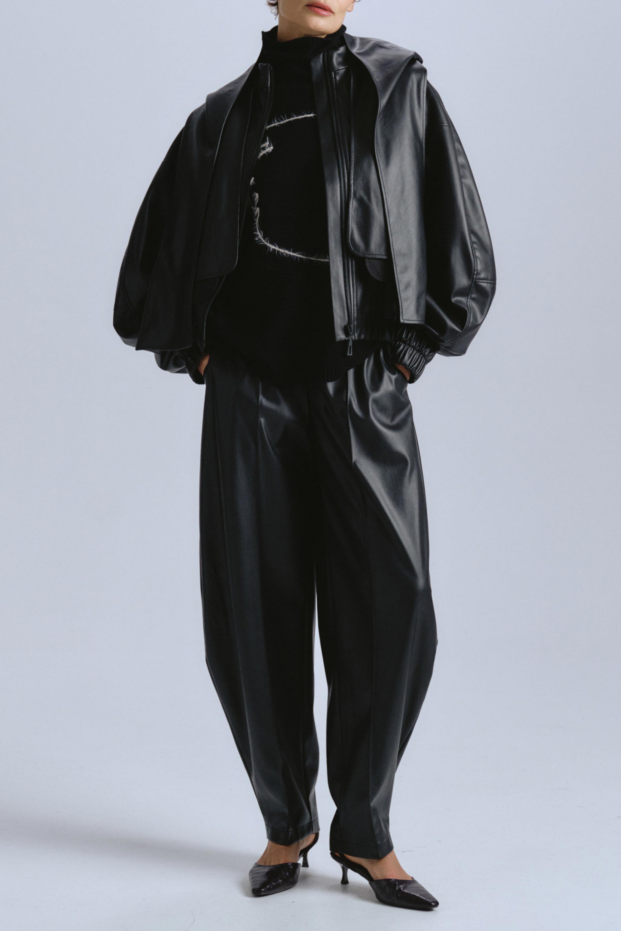 Брюки овал со стрелками, кожа  от Lesel (Лесель)! Заказывайте по ✆ 8 (800) 777 02 37