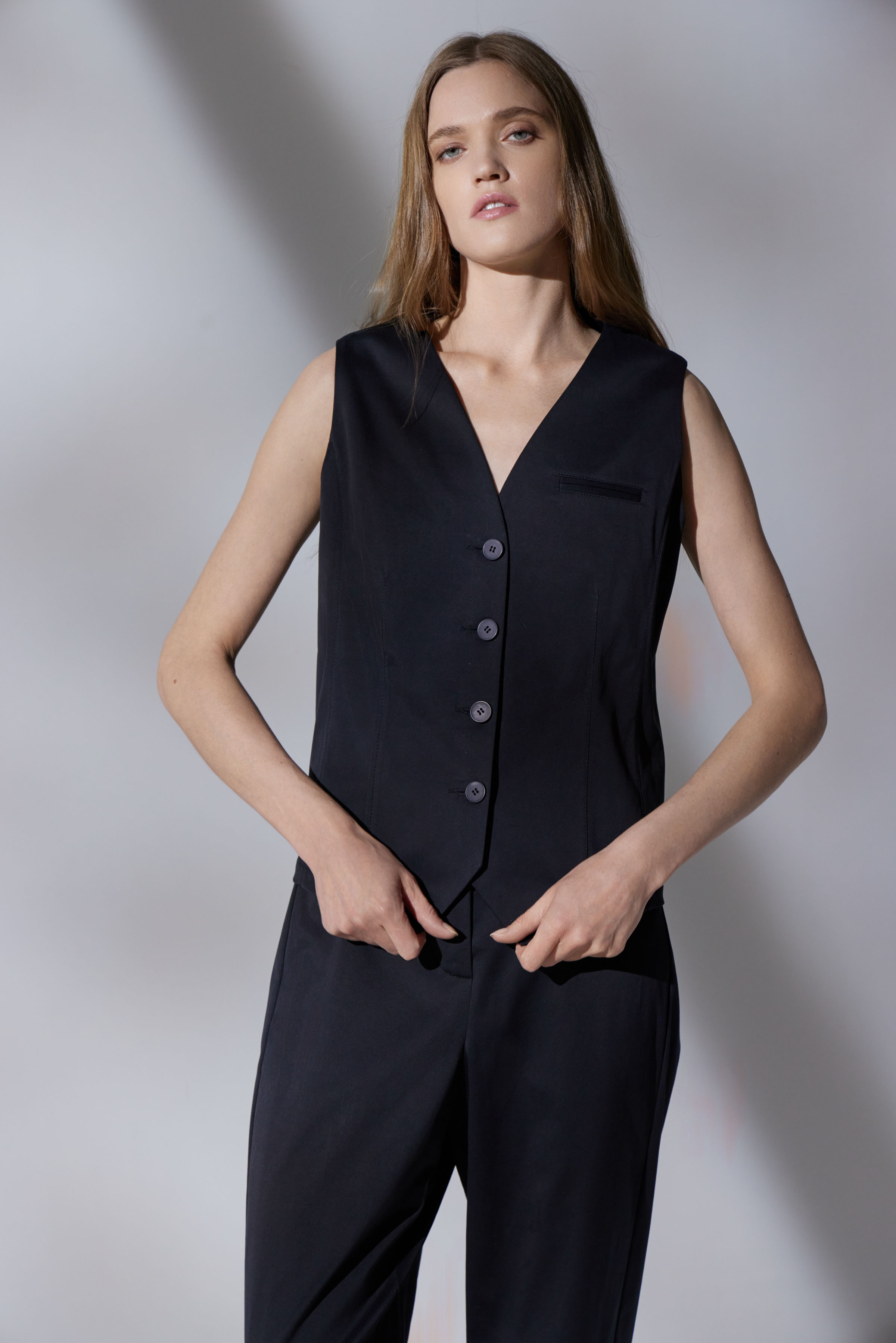 Жилет На 4 пуговицы, эластичный хлопок 32 Сумерки (crepuscule) от Lesel (Лесель)! Заказывайте по ✆ 8 (800) 777 02 37