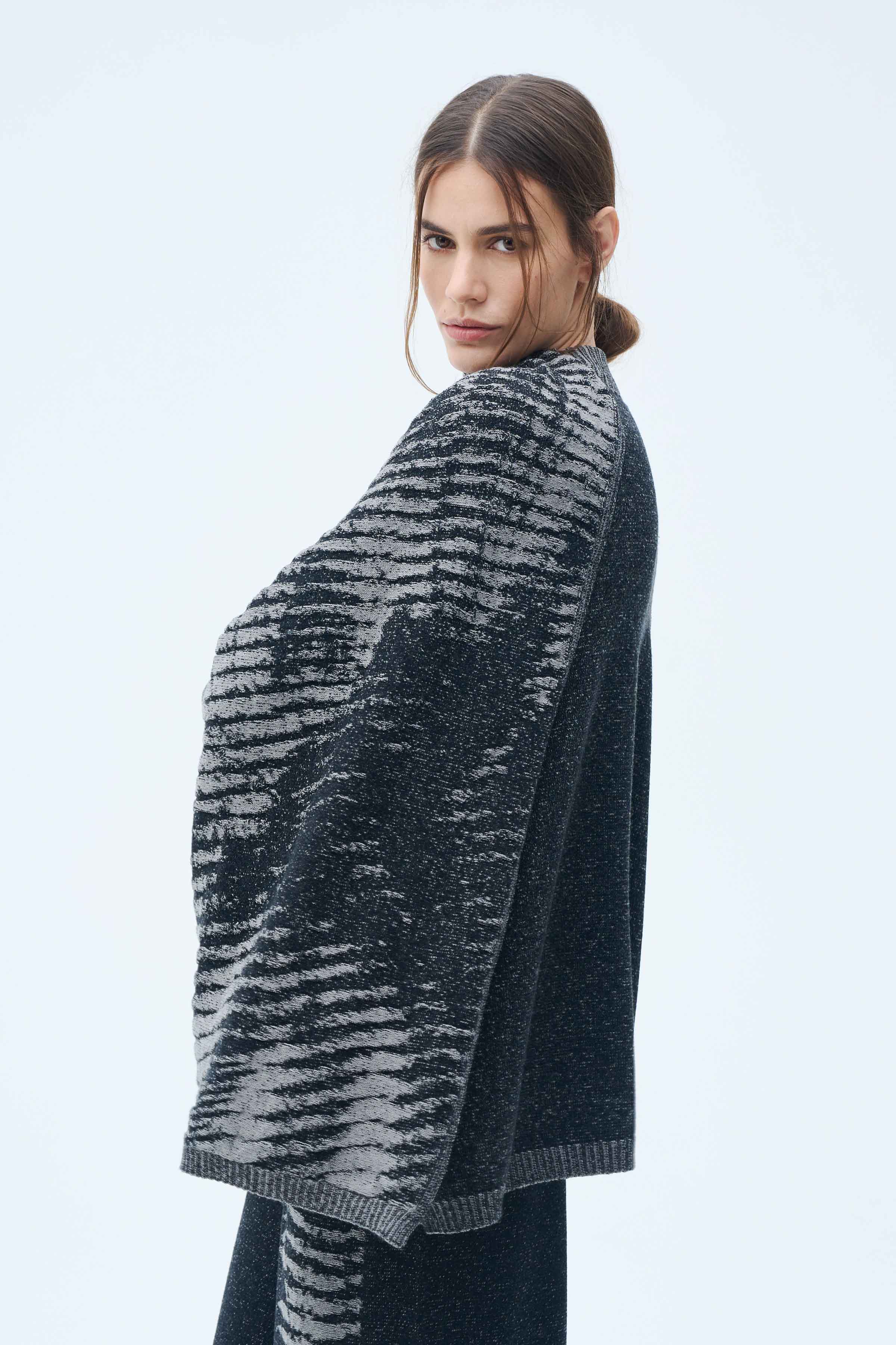 Палантин Муары 00 Черный (noir), 06 Суфле (souffle), 27 Бордо (burdeaux), 60 Можжевельник (genievre), 78 Полутень (penombre) от Lesel (Лесель)! Заказывайте по ✆ 8 (800) 777 02 37