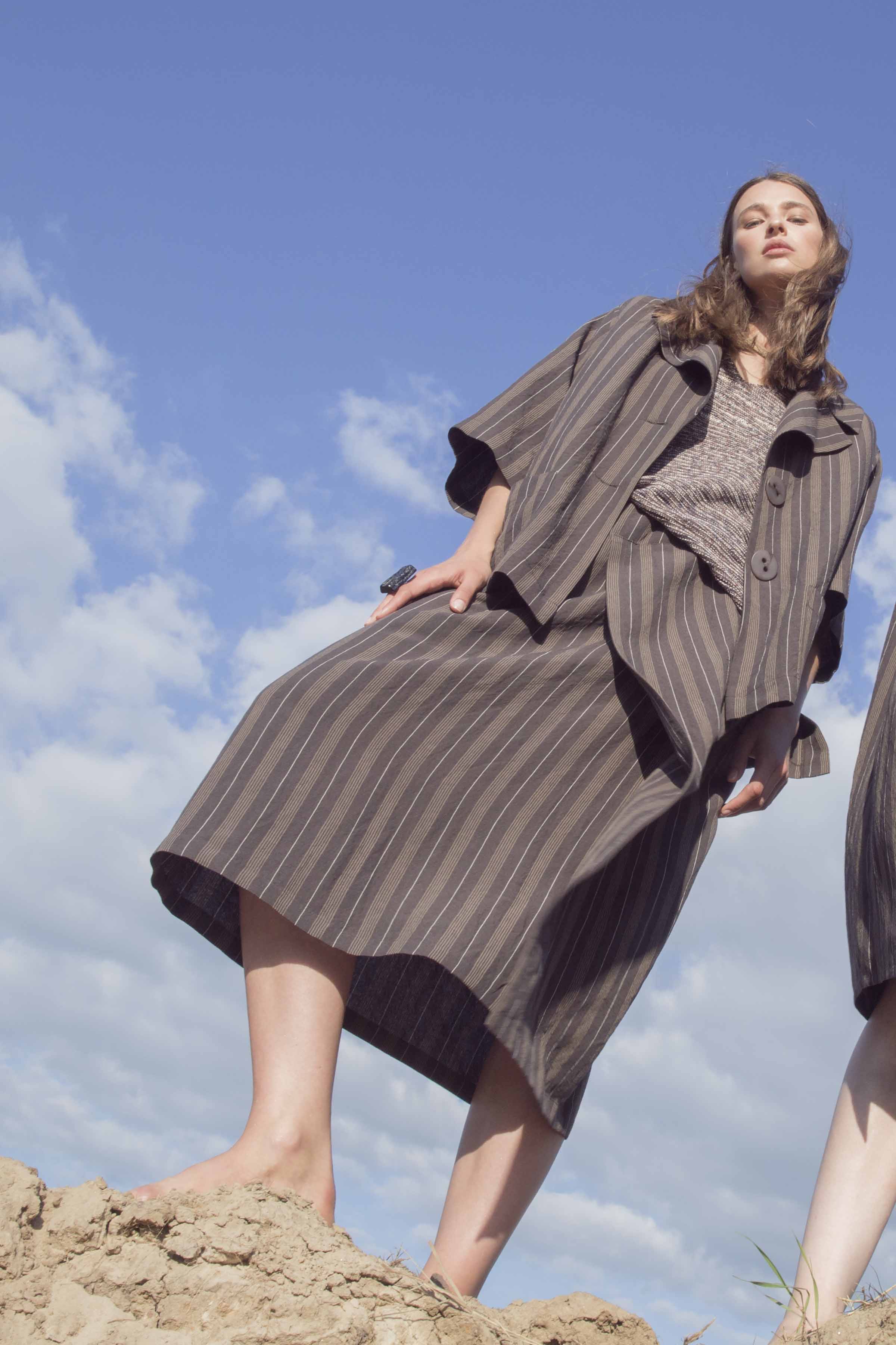 Жакет с лацканами, лён-полосы 77 Торф (tourbe) от Lesel (Лесель)! Заказывайте по ✆ 8 (800) 777 02 37