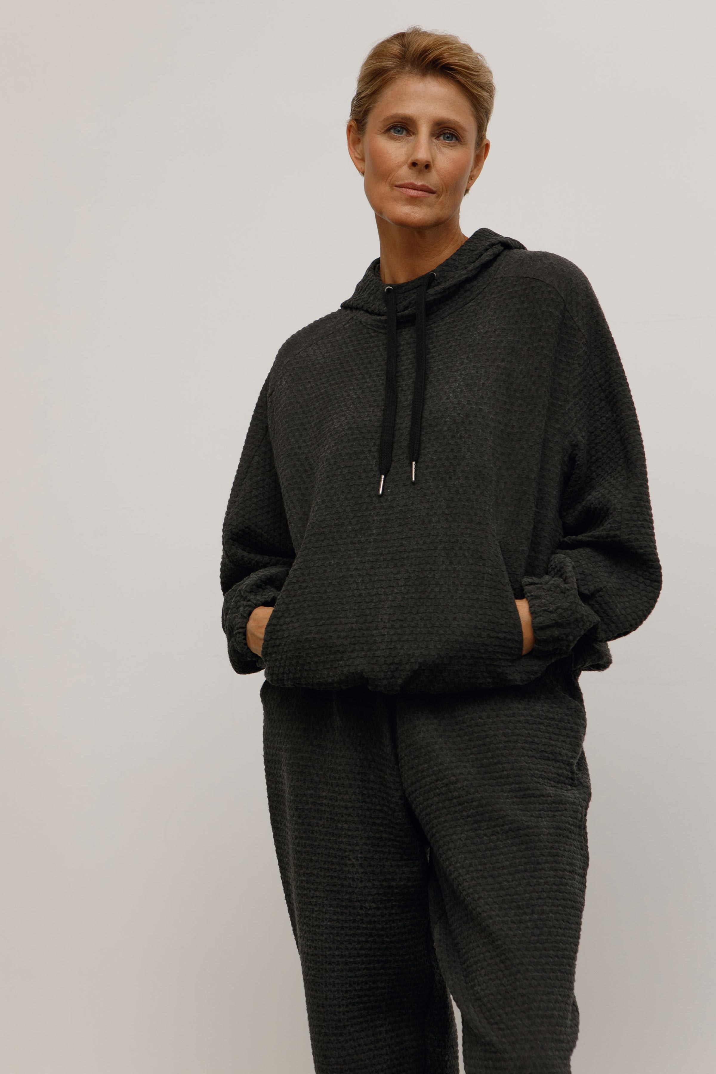 Брюки Соты-спорт 2 01 Мел (craie), 00 Черный (noir) от Lesel (Лесель)! Заказывайте по ✆ 8 (800) 777 02 37