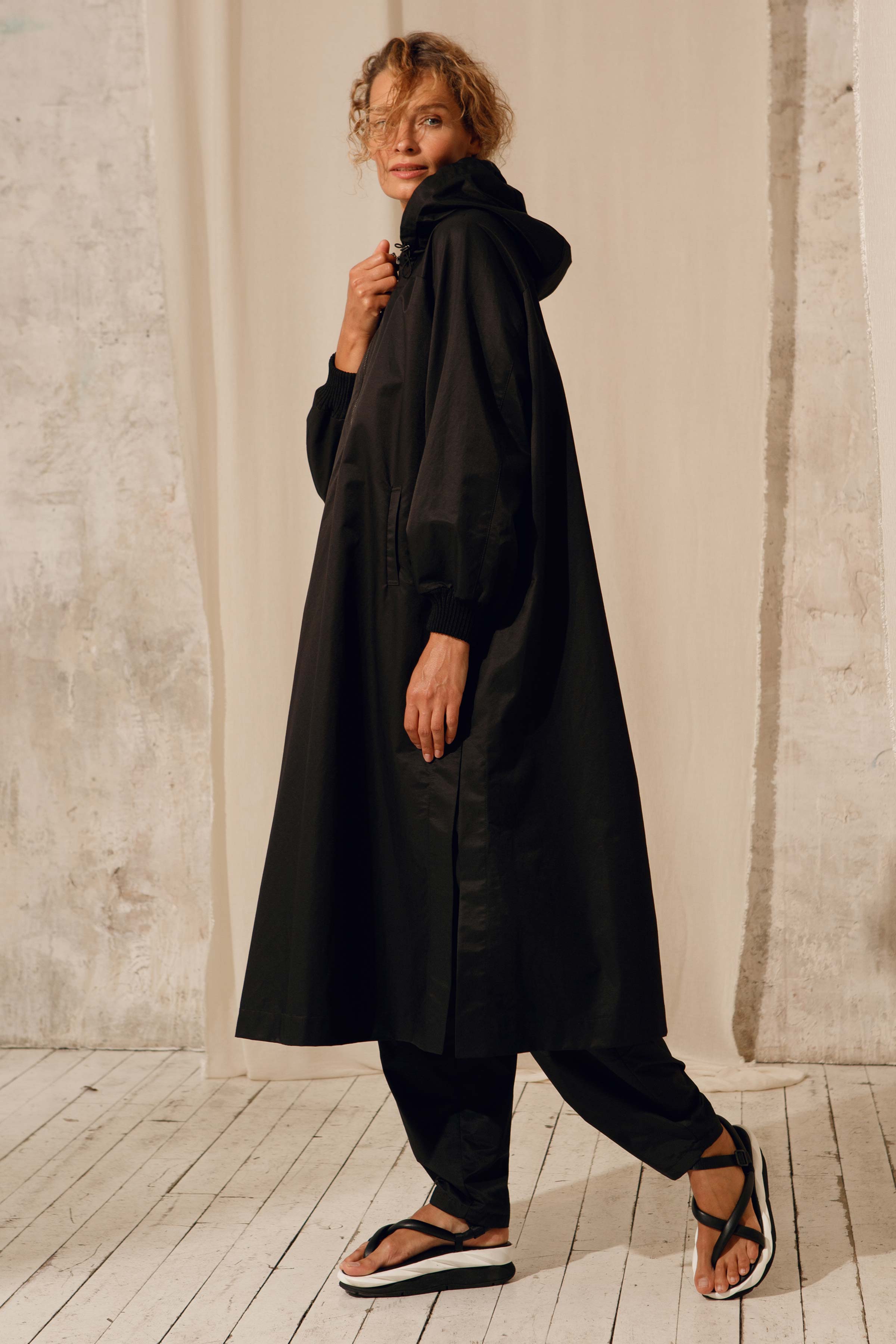 Платье С капюшоном, Аутдор 00 Черный (noir) от Lesel (Лесель)! Заказывайте по ✆ 8 (800) 777 02 37