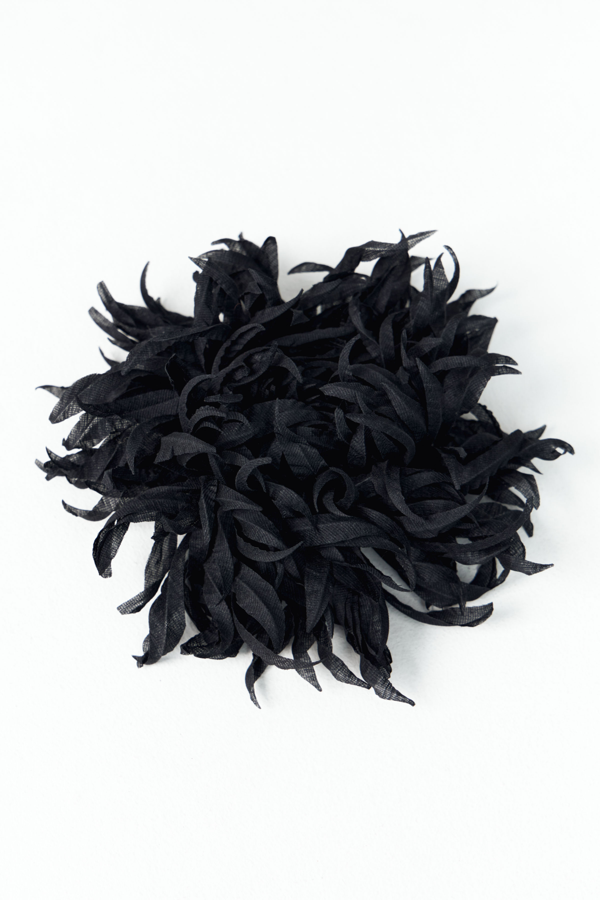 Брошь заколка Хризантема 00 Черный (noir) от Lesel (Лесель)! Заказывайте по ✆ 8 (800) 777 02 37