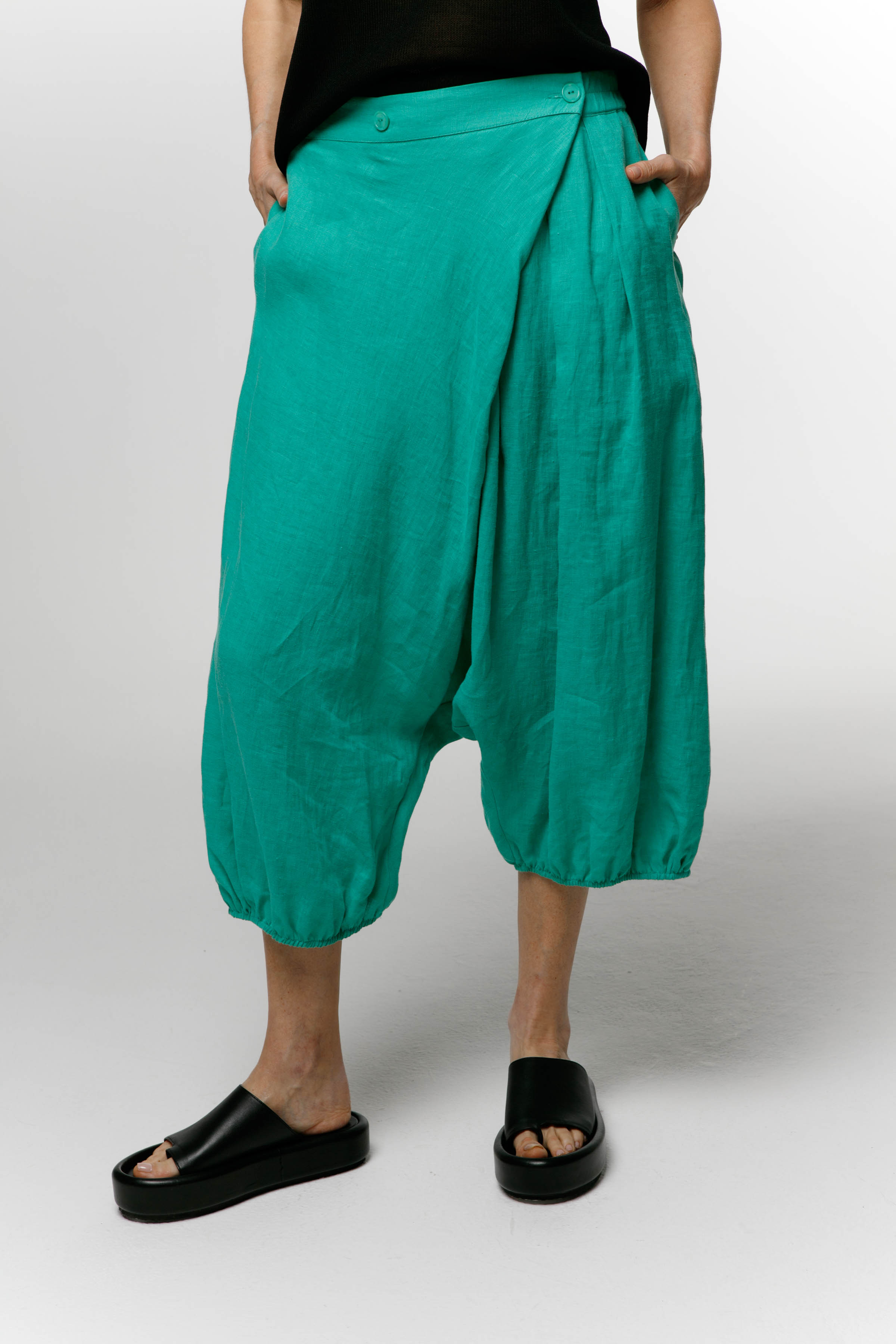 Бриджи с запахом, мягкий лён  от Lesel (Лесель)! Заказывайте по ✆ 8 (800) 777 02 37