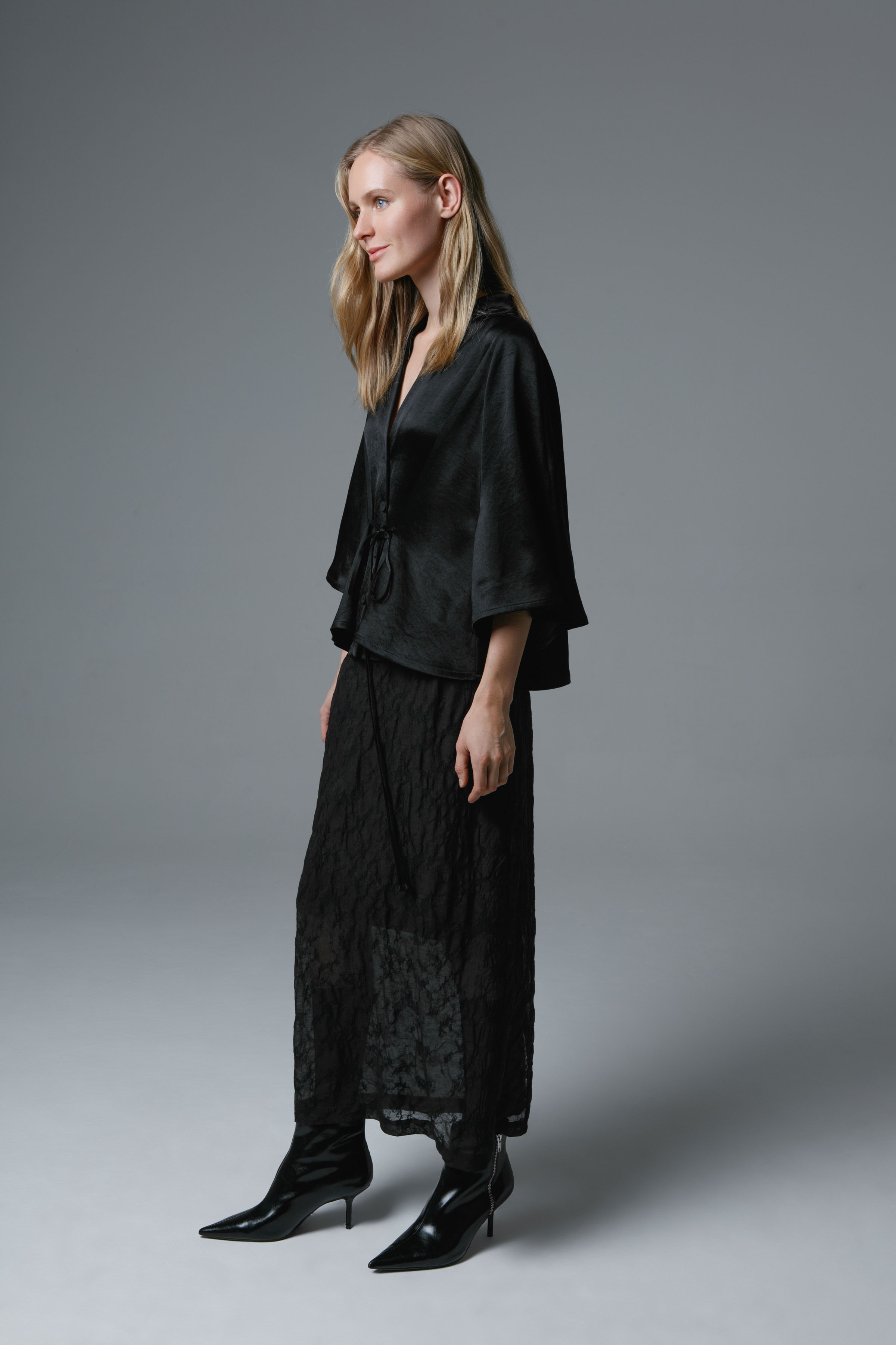 Блуза с завязками атласная  от Lesel (Лесель)! Заказывайте по ✆ 8 (800) 777 02 37