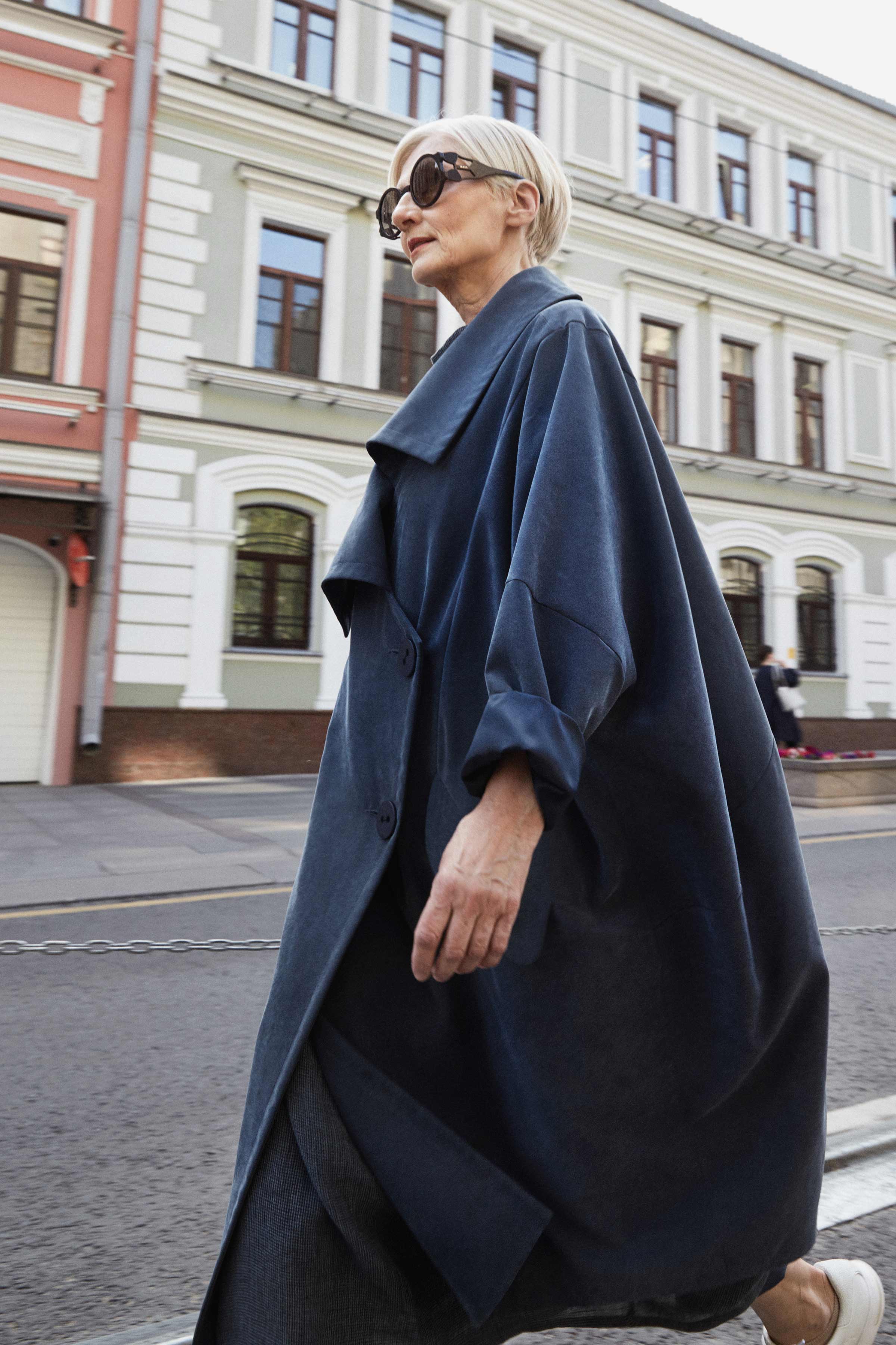 Плащ «Широкий асимметричный» с подкладкой 38 Джинсовый (denim) от Lesel (Лесель)! Заказывайте по ✆ 8 (800) 777 02 37