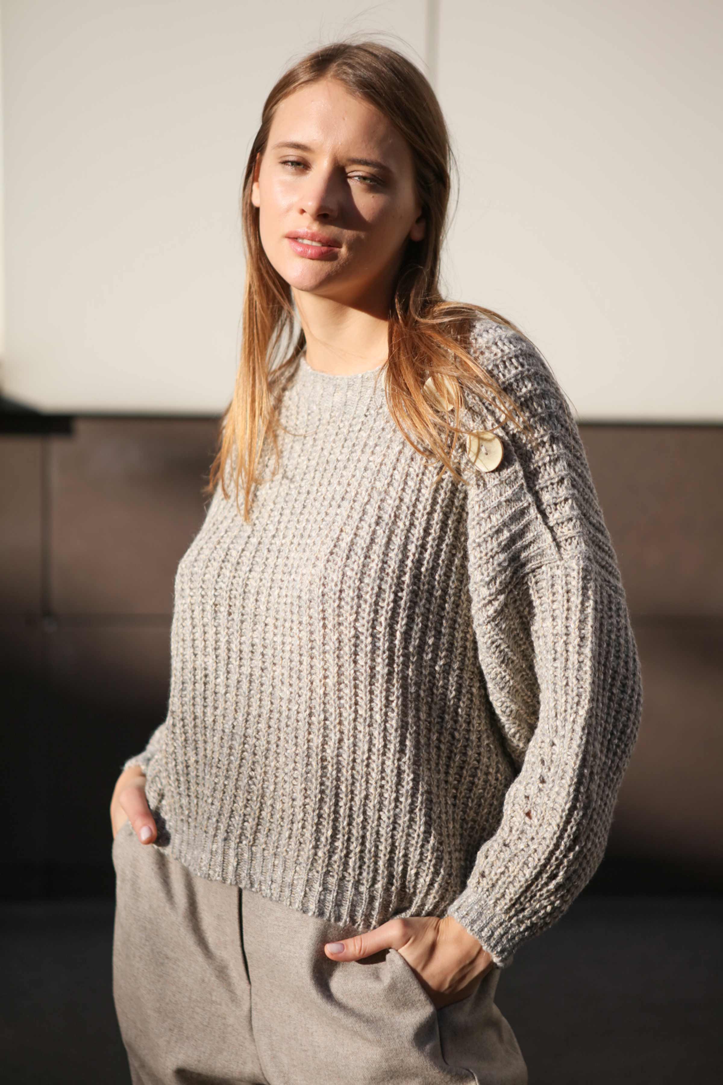 Джемпер грубой вязки с планкой 15 Серый меланж (melange gris) от Lesel (Лесель)! Заказывайте по ✆ 8 (800) 777 02 37
