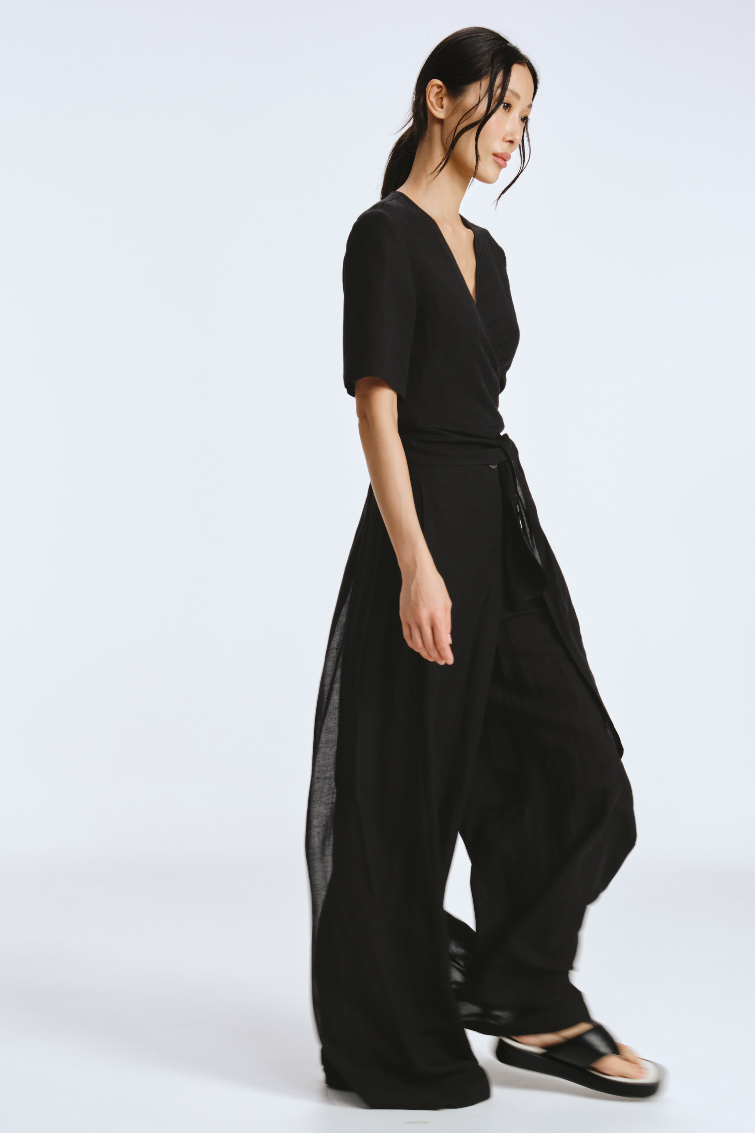 Брюки прямые с отлетными деталями, тонкий лен