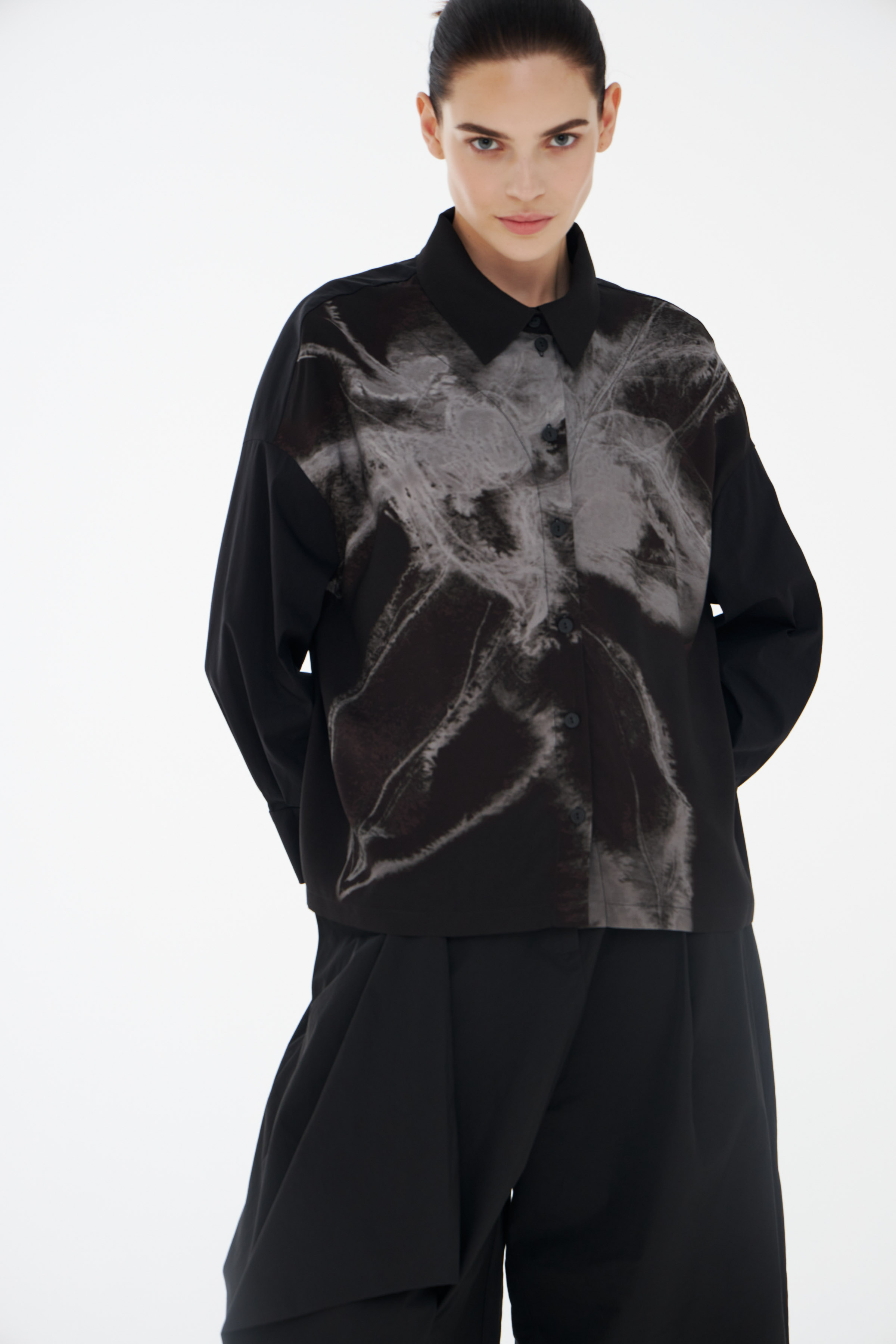 Блуза Цветок на пуговицах комбинированная  от Lesel (Лесель)! Заказывайте по ✆ 8 (800) 777 02 37