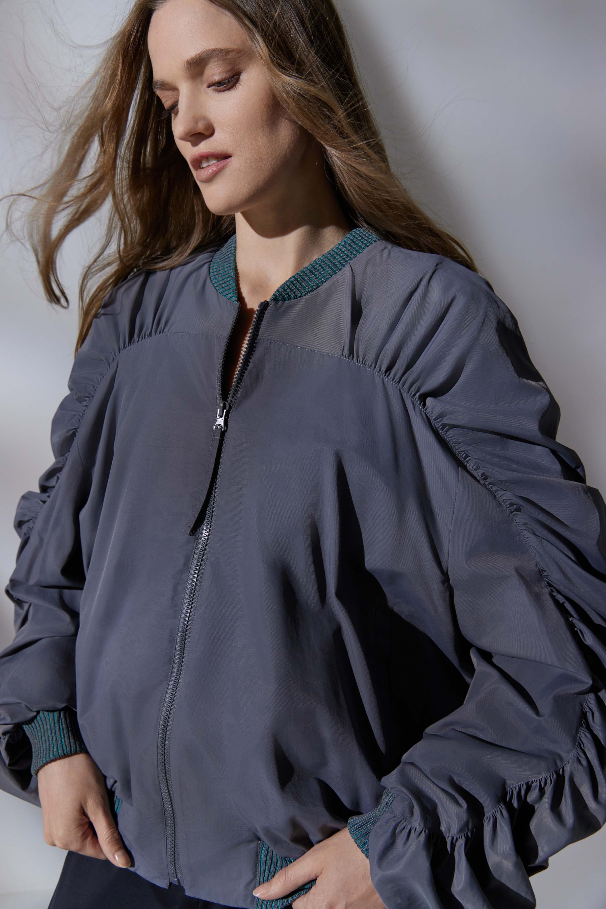 Жакет бомбер со сборкой 10 Серый (grise), 00 Черный (noir) от Lesel (Лесель)! Заказывайте по ✆ 8 (800) 777 02 37