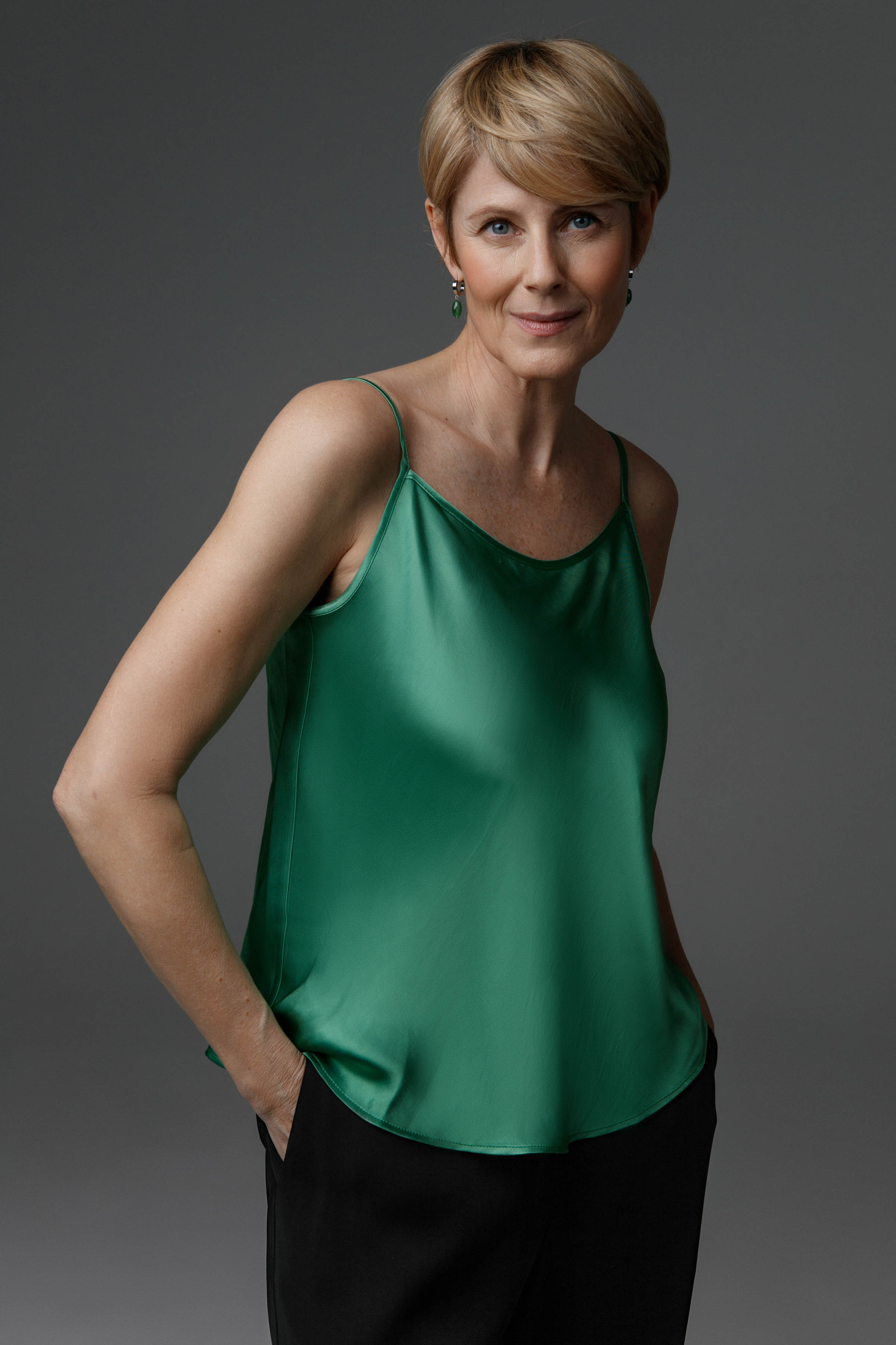 Блуза топ на бретелях, атласный  от Lesel (Лесель)! Заказывайте по ✆ 8 (800) 777 02 37