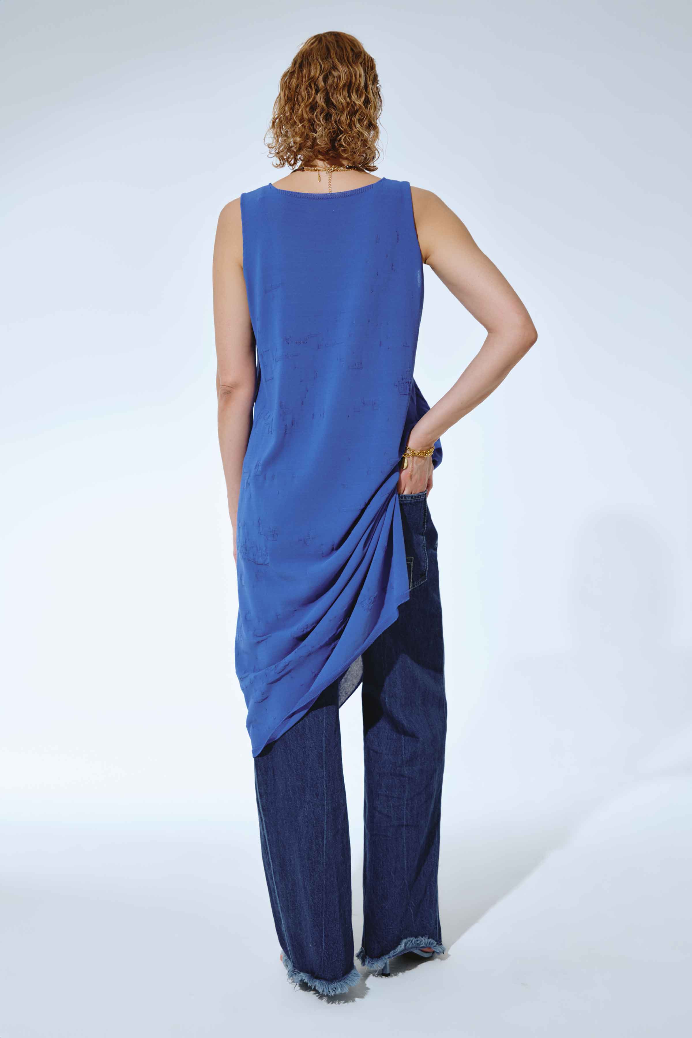 Платье с разрезом 36 Электрик (electrique) от Lesel (Лесель)! Заказывайте по ✆ 8 (800) 777 02 37