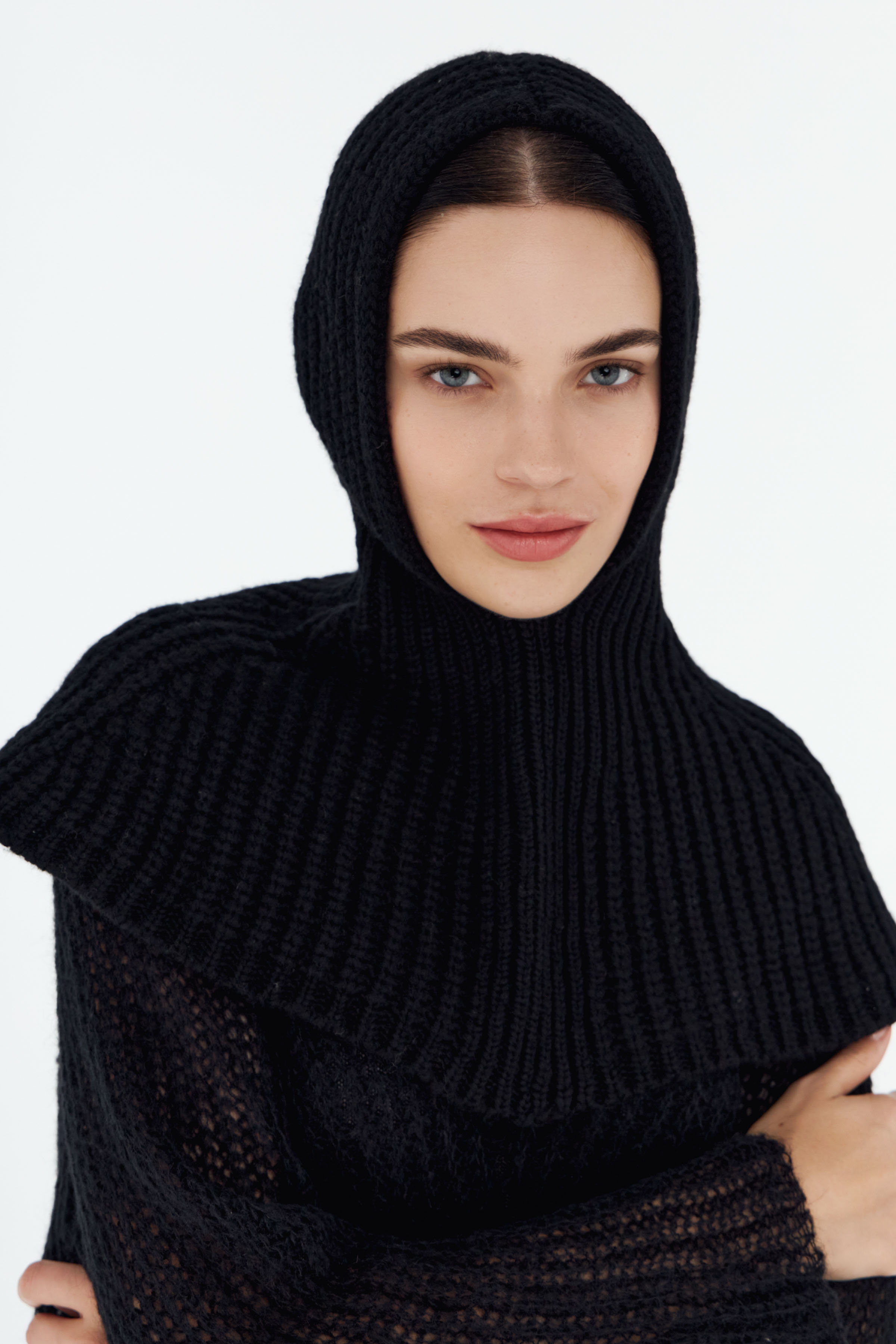 Капор с манишкой 00 Черный (noir) от Lesel (Лесель)! Заказывайте по ✆ 8 (800) 777 02 37