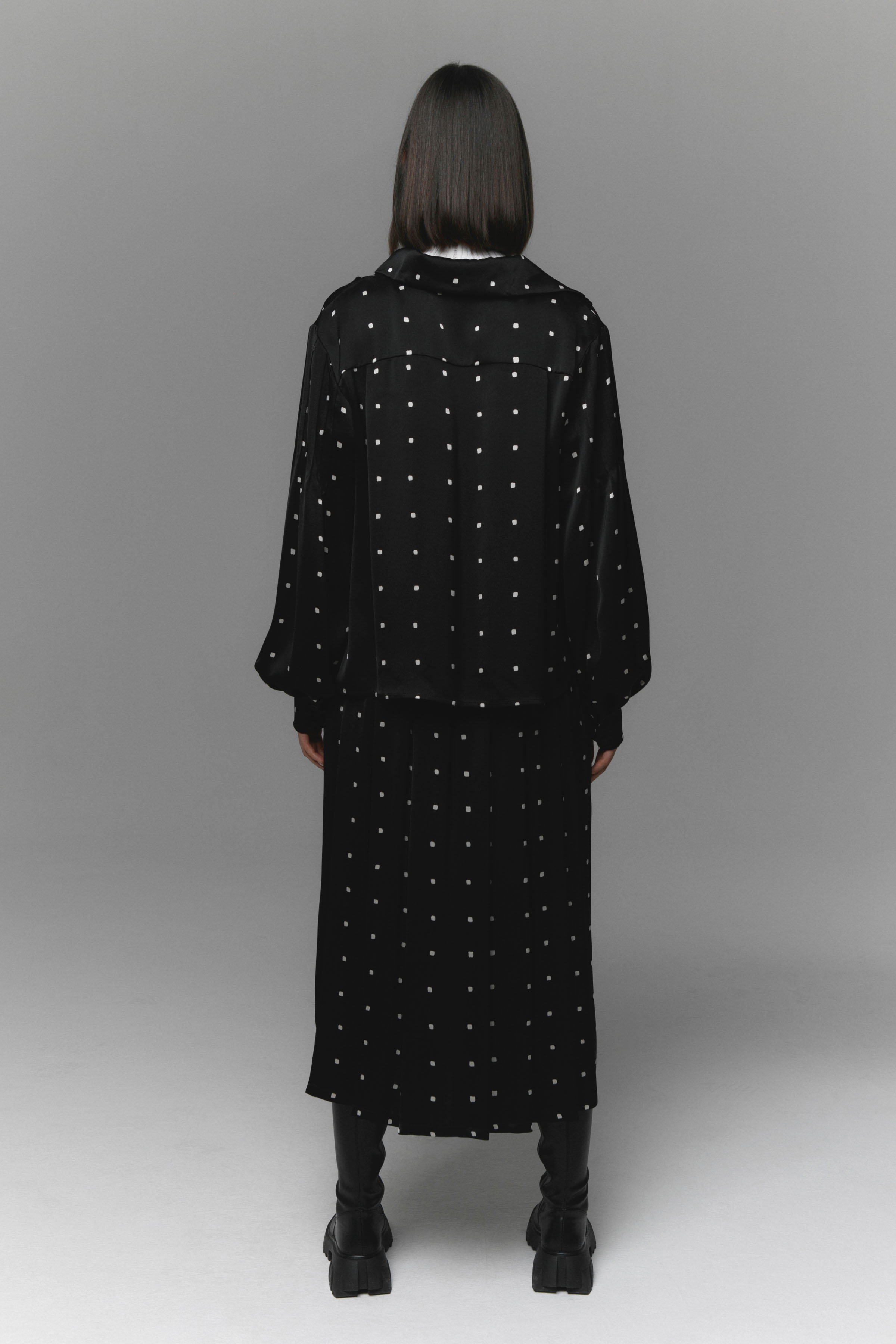 Блуза с защипами "Ночные окна", атласная