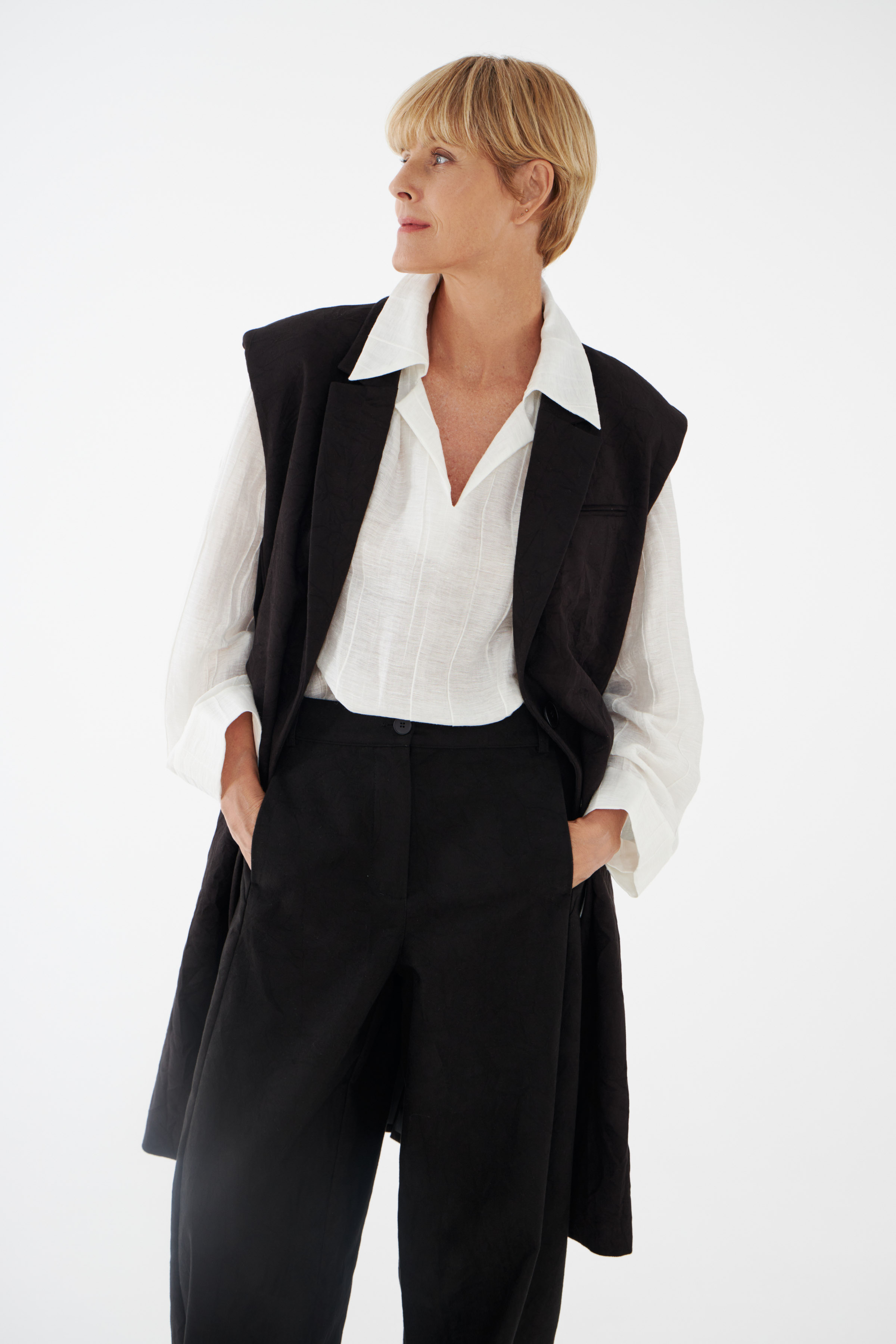 Жилет мятый, удлиненный, с подкладом 00 Черный (noir) от Lesel (Лесель)! Заказывайте по ✆ 8 (800) 777 02 37