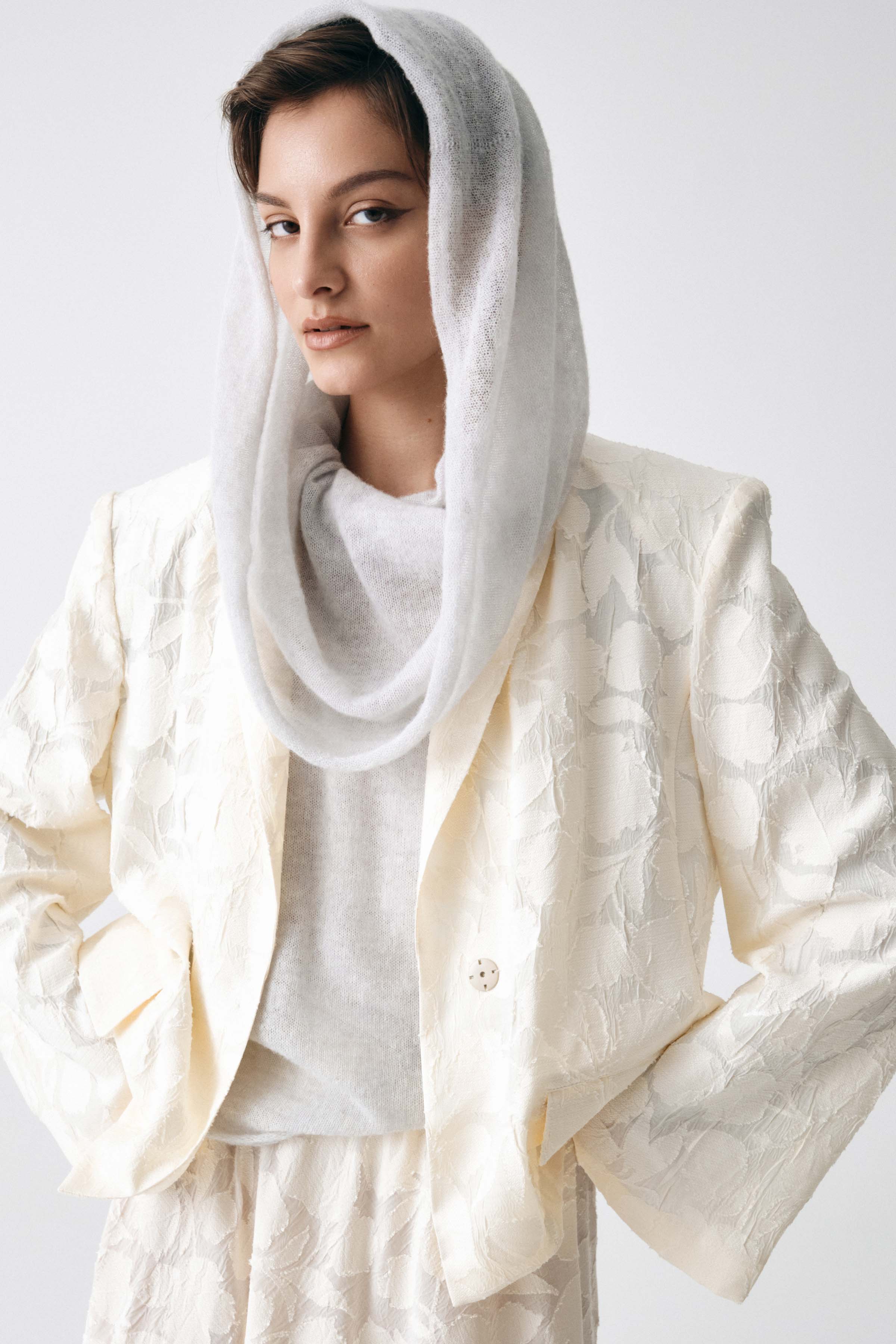 Жакет Прозрачные цветы  от Lesel (Лесель)! Заказывайте по ✆ 8 (800) 777 02 37